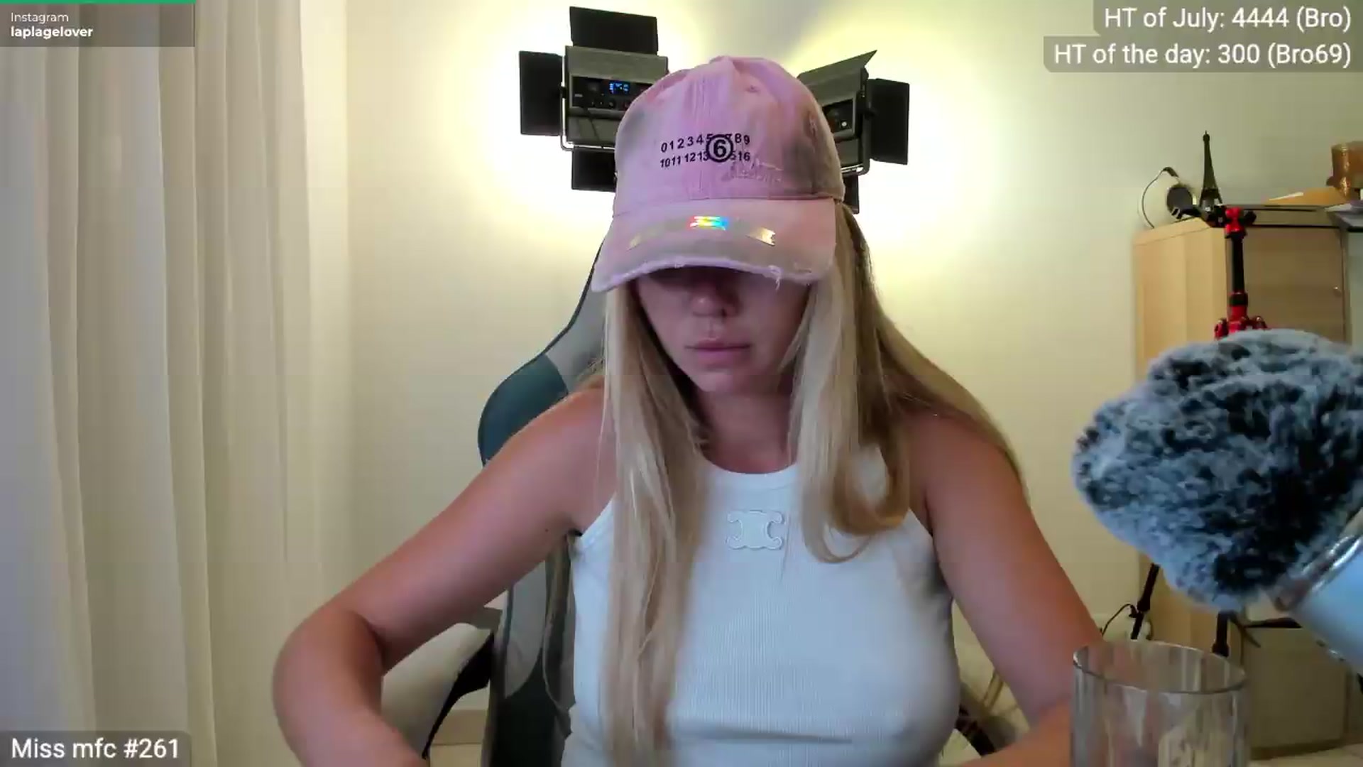 Gallery image thumbnail from Linda_0nline's myfreecams stream on, 07/31/2026, 20:26 image 6 of 20
