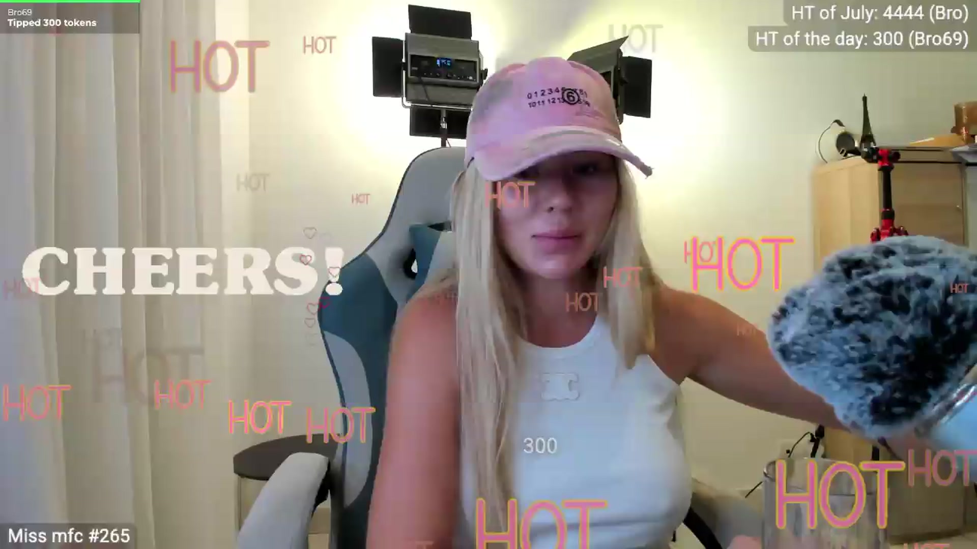 Gallery image thumbnail from Linda_0nline's myfreecams stream on, 07/31/2026, 20:26 image 4 of 20