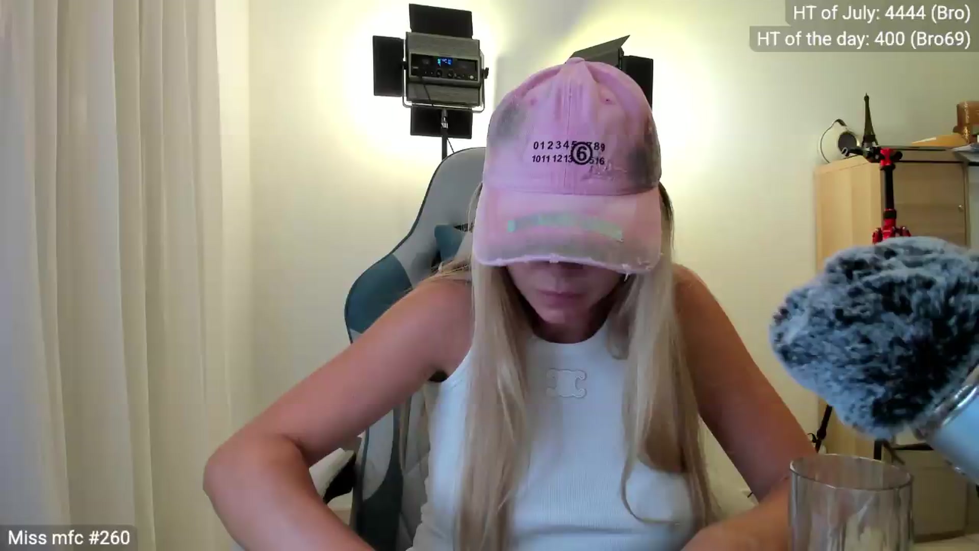 Gallery image thumbnail from Linda_0nline's myfreecams stream on, 07/31/2026, 20:26 image 10 of 20
