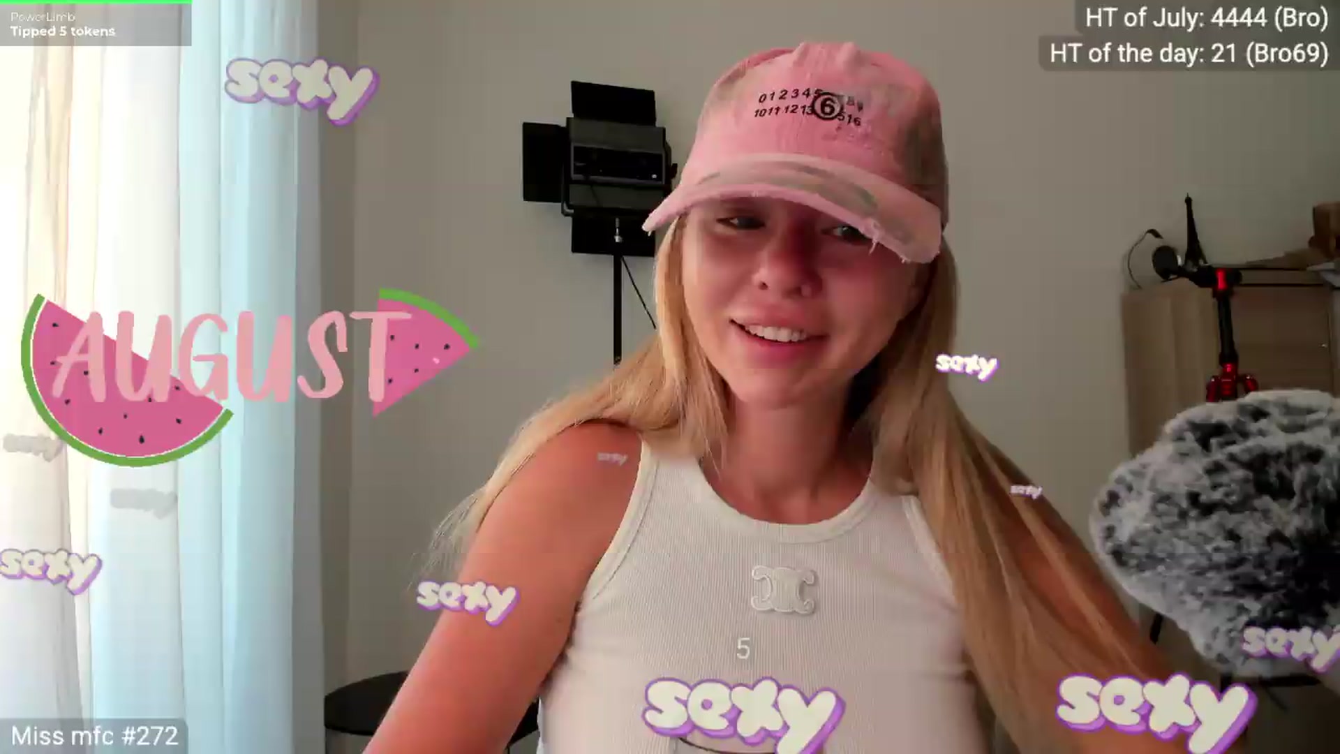 Gallery image thumbnail from Linda_0nline's myfreecams stream on, 08/01/2026, 04:57 image 14 of 20