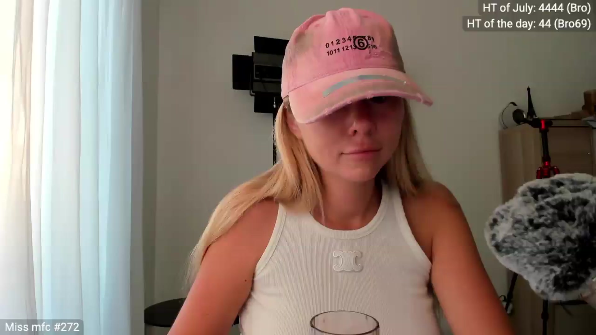 Gallery image thumbnail from Linda_0nline's myfreecams stream on, 08/01/2026, 04:57 image 19 of 20