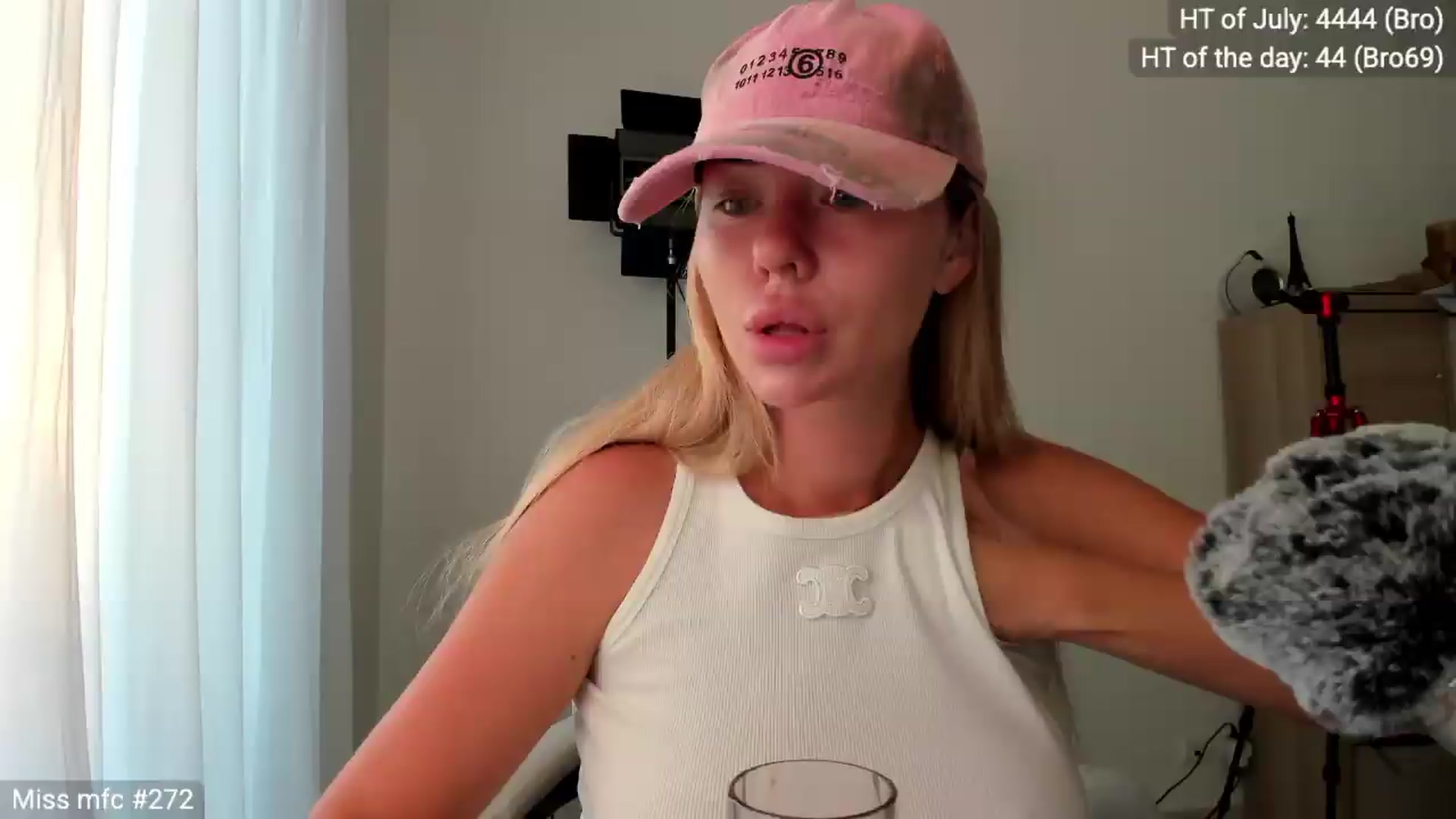 Gallery image thumbnail from Linda_0nline's myfreecams stream on, 08/01/2026, 04:57 image 17 of 20