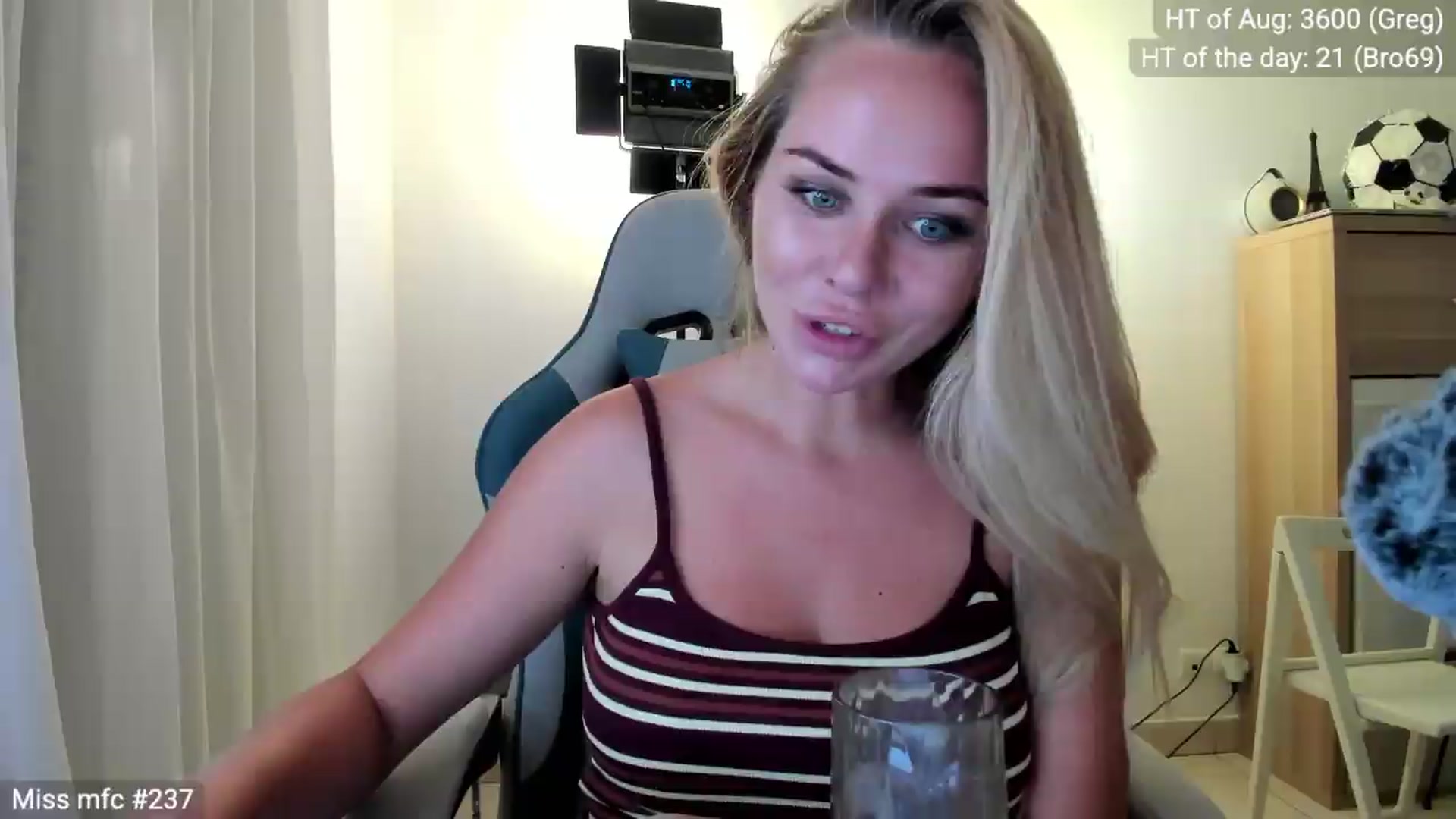 Gallery image thumbnail from Linda_0nline's myfreecams stream on, 08/01/2026, 20:24 image 2 of 20