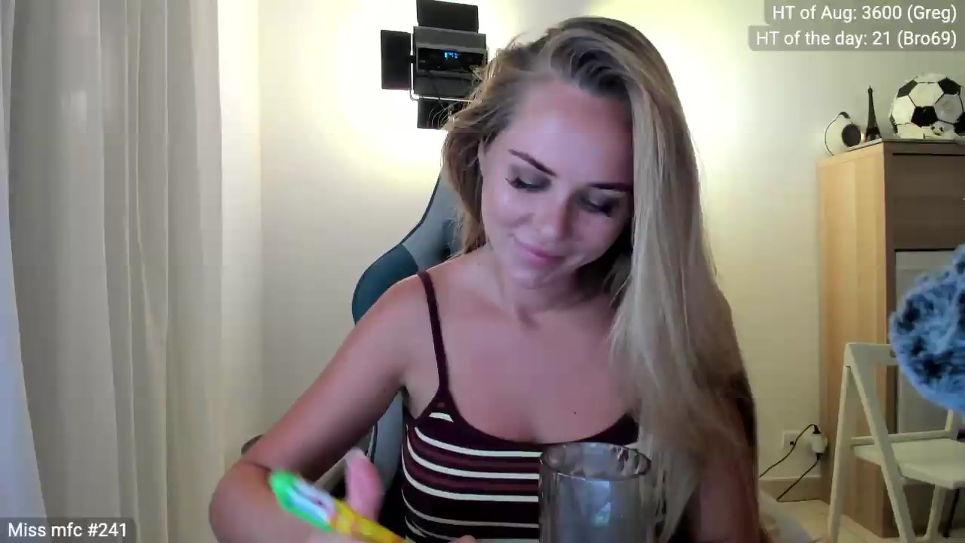 Gallery image thumbnail from Linda_0nline's myfreecams stream on, 08/01/2026, 20:24 image 6 of 20