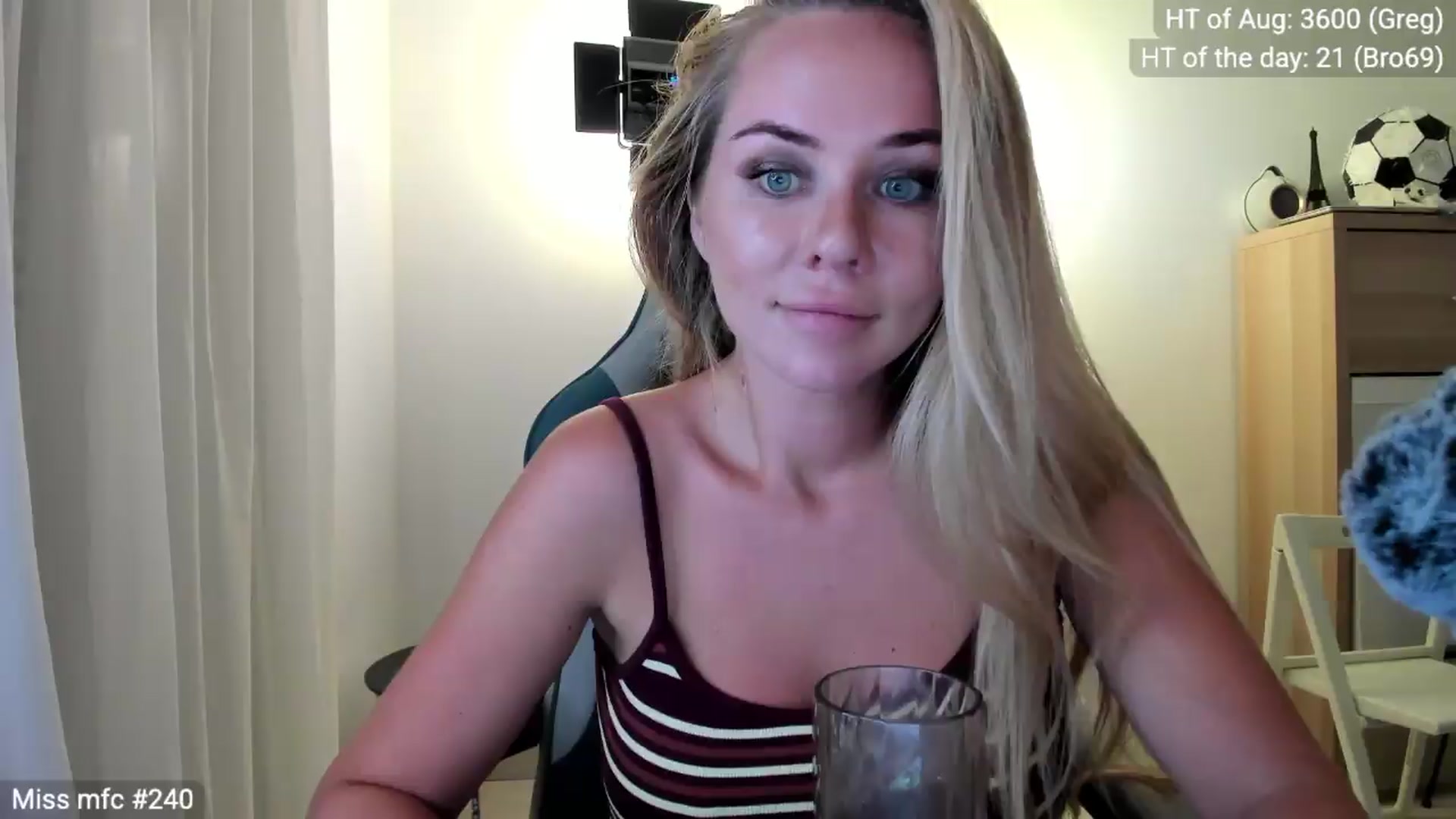 Gallery image thumbnail from Linda_0nline's myfreecams stream on, 08/01/2026, 20:24 image 4 of 20