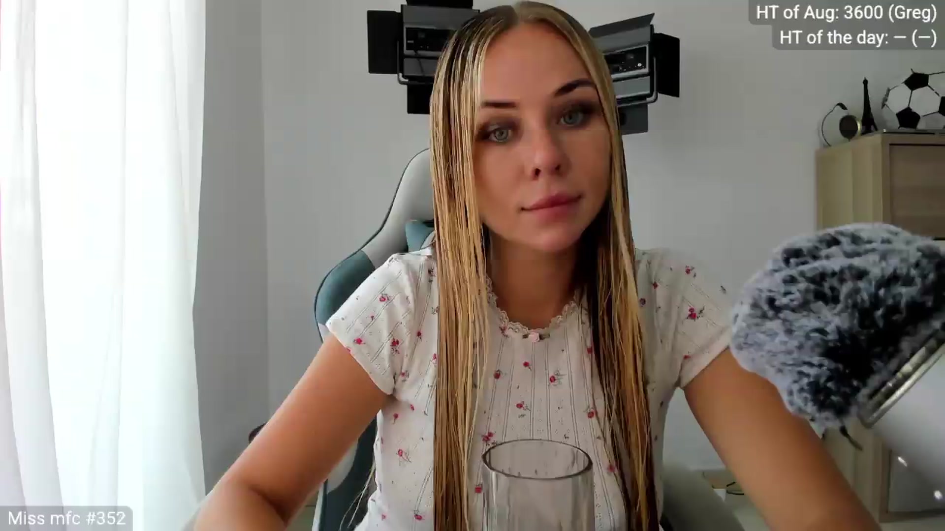 Gallery image thumbnail from Linda_0nline's myfreecams stream on, 08/02/2026, 10:14 image 1 of 20