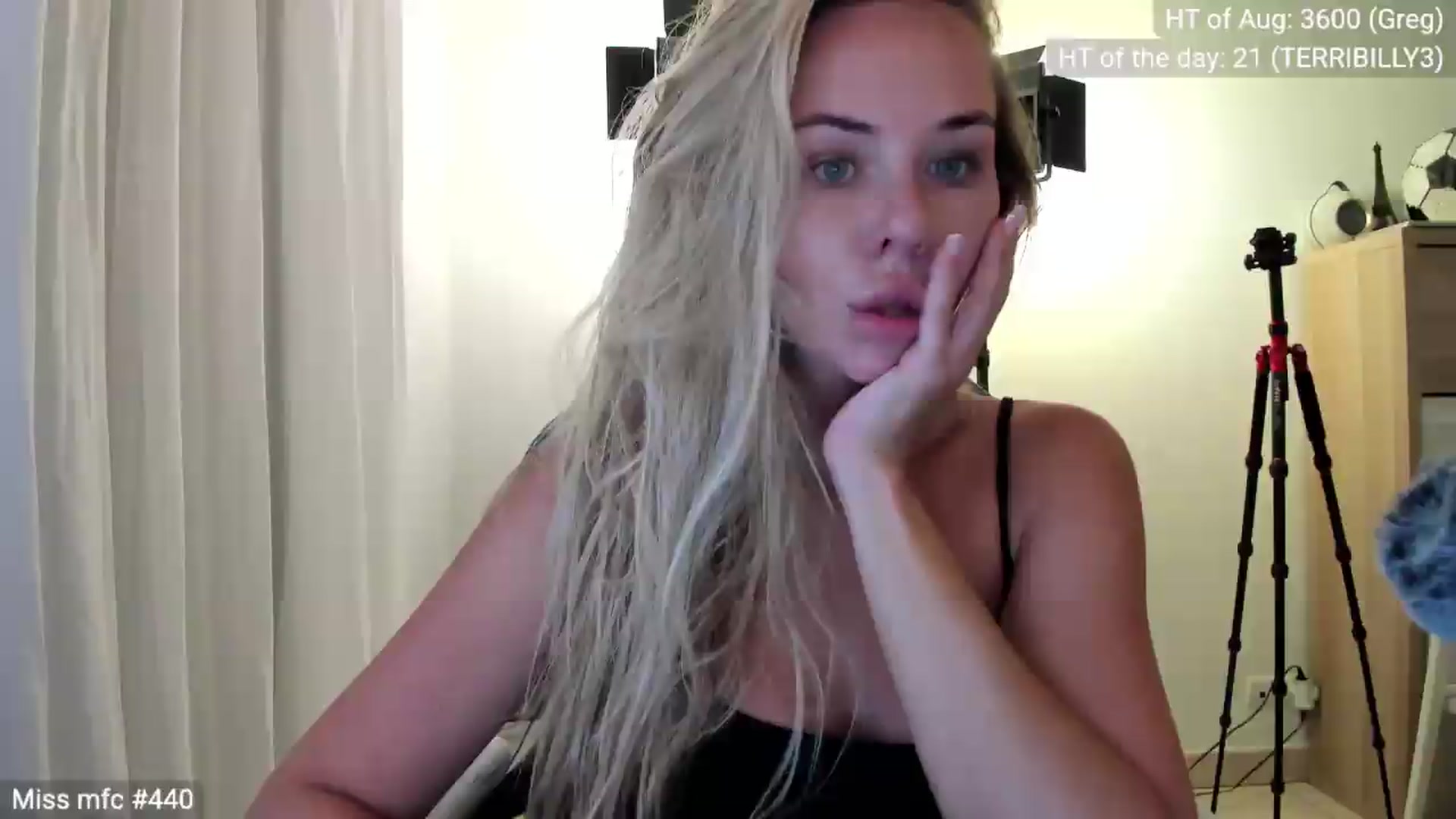 Gallery image thumbnail from Linda_0nline's myfreecams stream on, 08/03/2026, 19:38 image 7 of 20