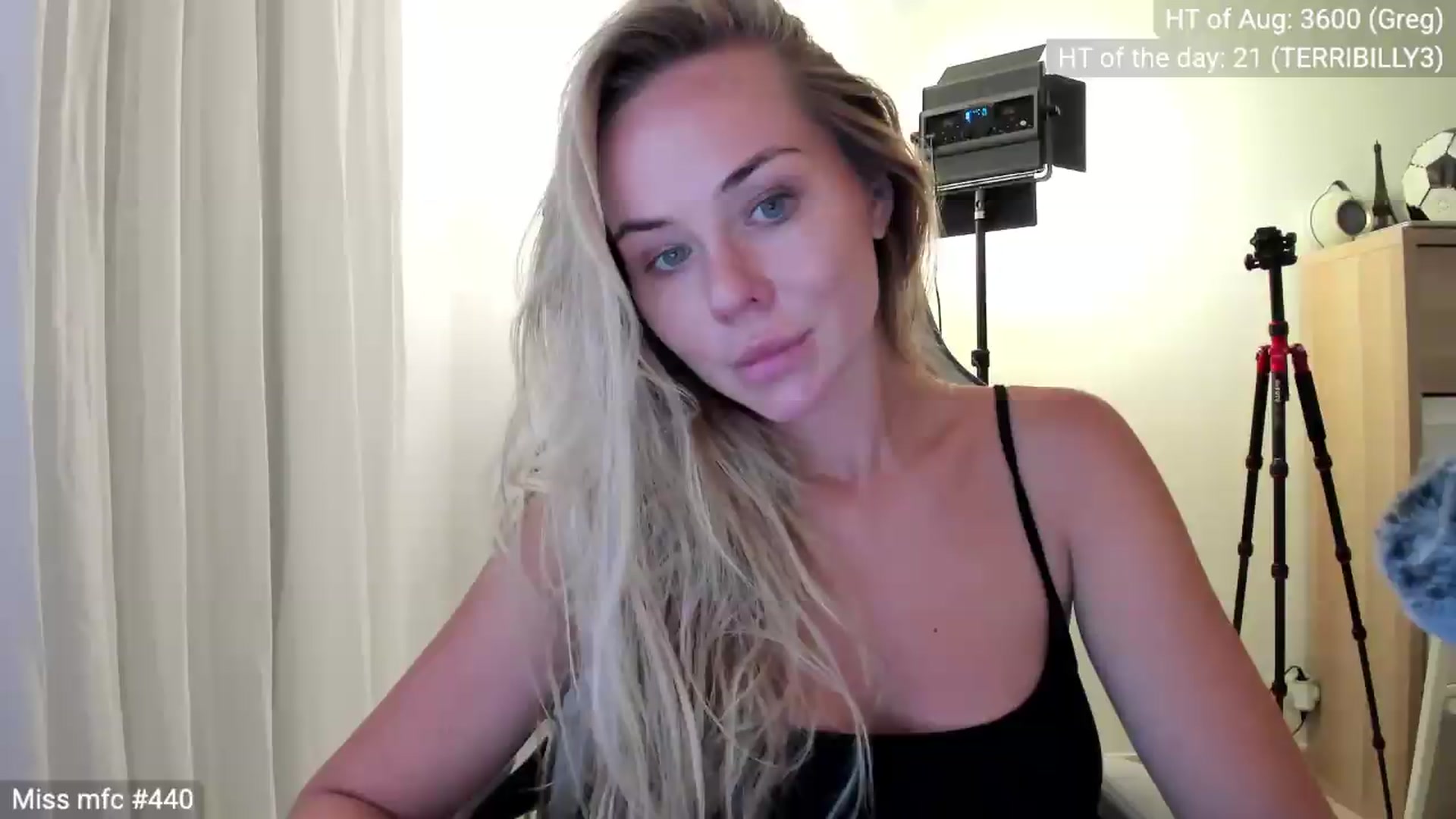 Gallery image thumbnail from Linda_0nline's myfreecams stream on, 08/03/2026, 19:38 image 8 of 20
