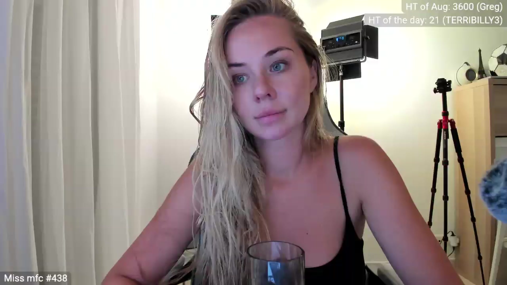 Gallery image thumbnail from Linda_0nline's myfreecams stream on, 08/03/2026, 19:38 image 2 of 20