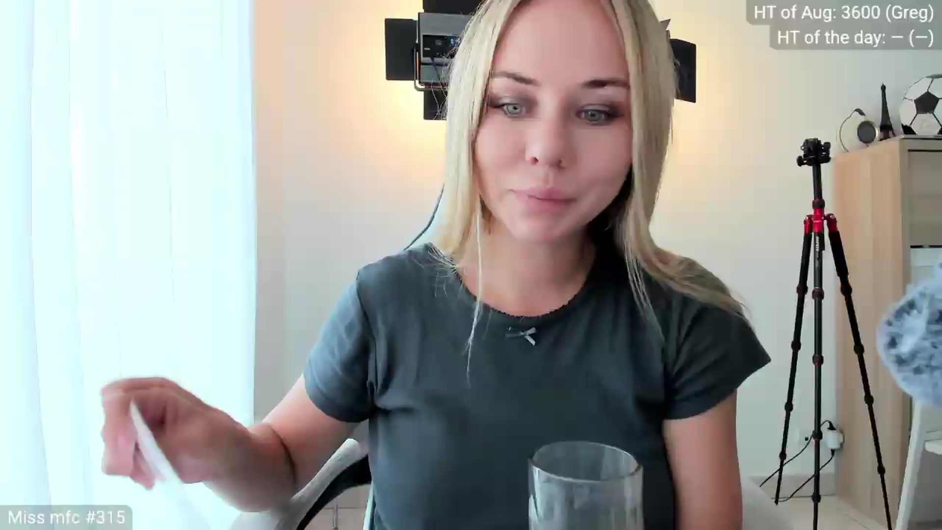 Gallery image thumbnail from Linda_0nline's myfreecams stream on, 08/04/2026, 10:10 image 2 of 20
