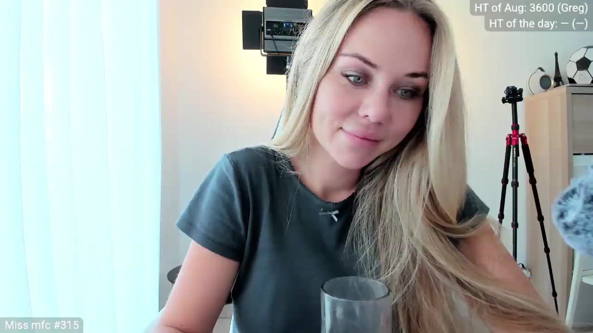 Gallery image thumbnail from Linda_0nline's myfreecams stream on, 08/04/2026, 10:10 image 4 of 20