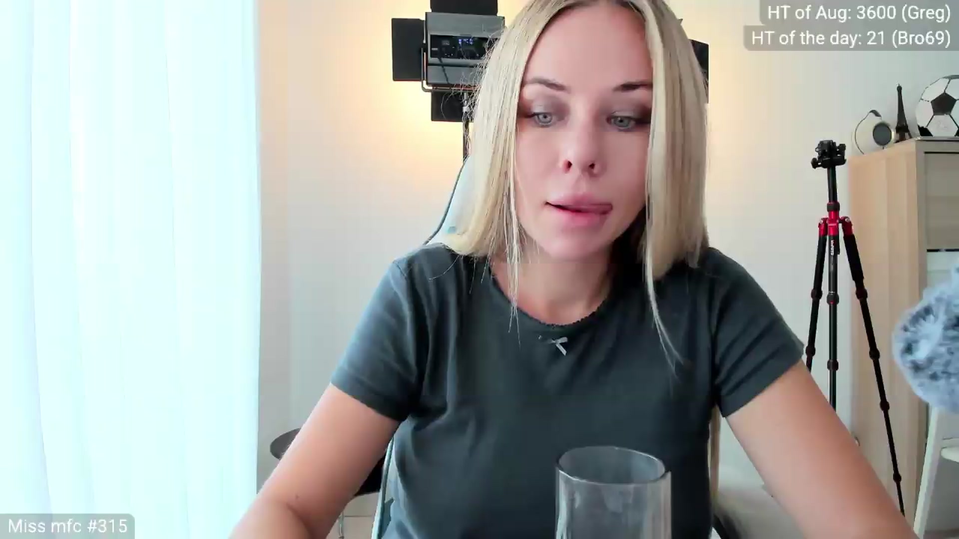 Gallery image thumbnail from Linda_0nline's myfreecams stream on, 08/04/2026, 10:10 image 10 of 20