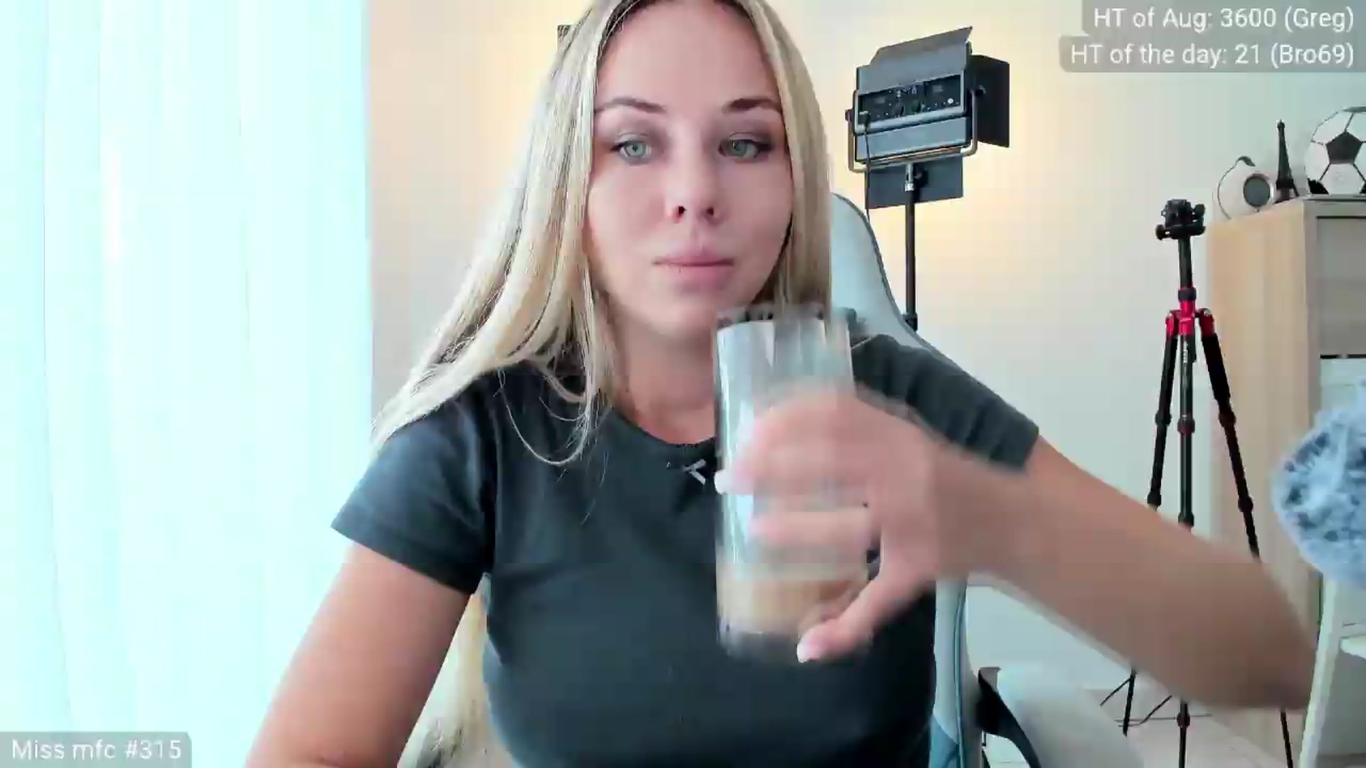Gallery image thumbnail from Linda_0nline's myfreecams stream on, 08/04/2026, 10:10 image 6 of 20