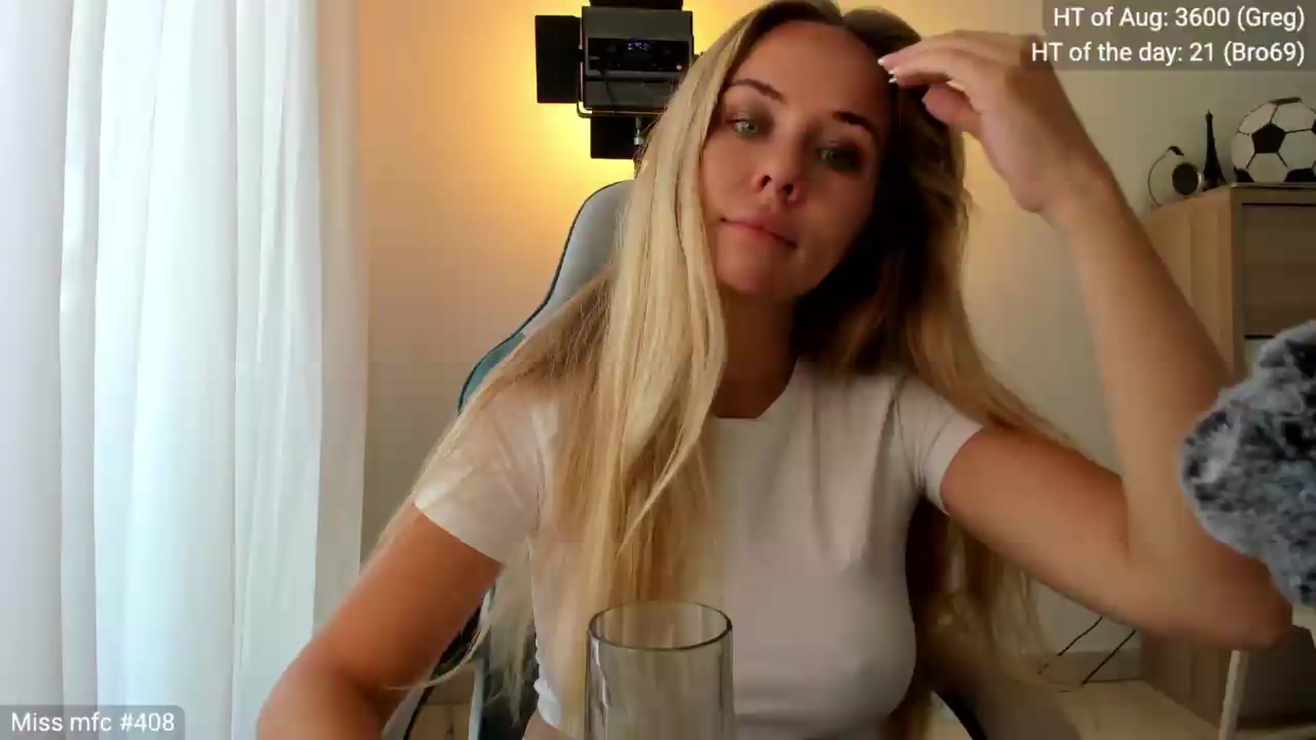 Gallery image thumbnail from Linda_0nline's myfreecams stream on, 08/05/2026, 10:04 image 12 of 20