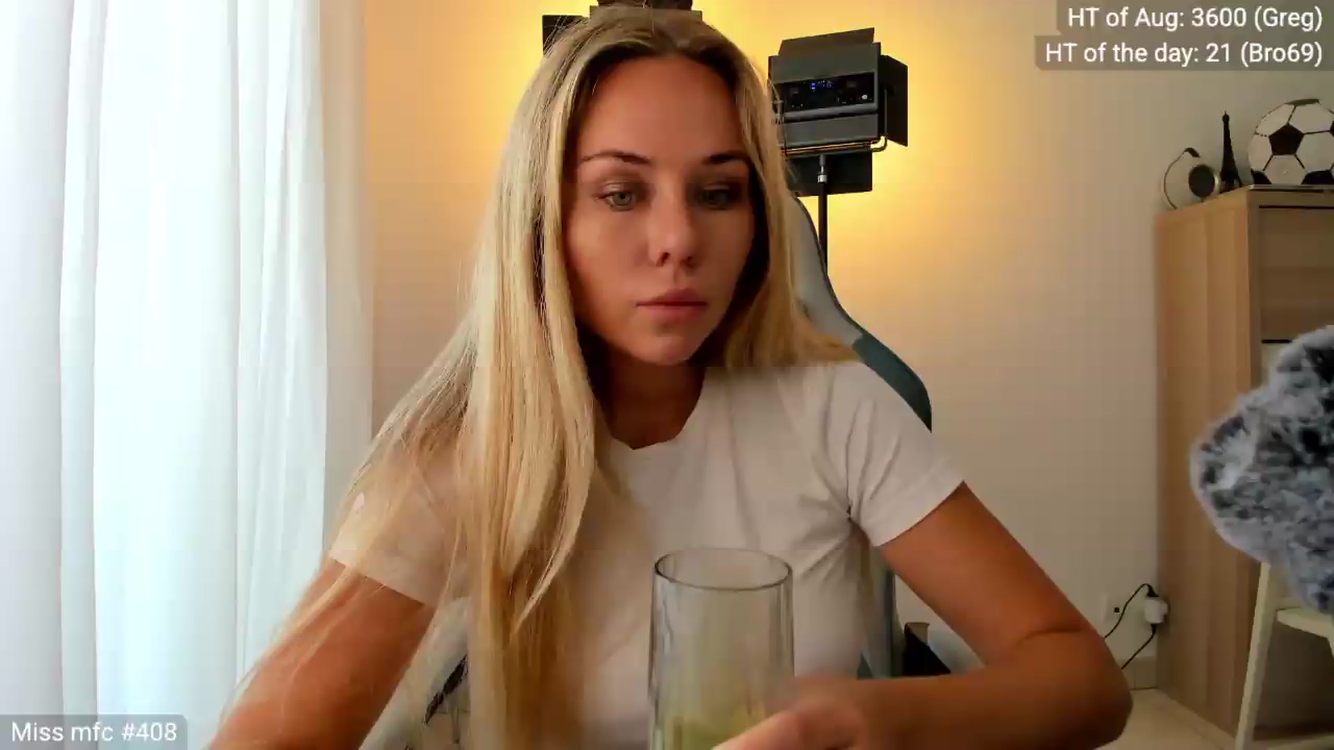 Gallery image thumbnail from Linda_0nline's myfreecams stream on, 08/05/2026, 10:04 image 9 of 20