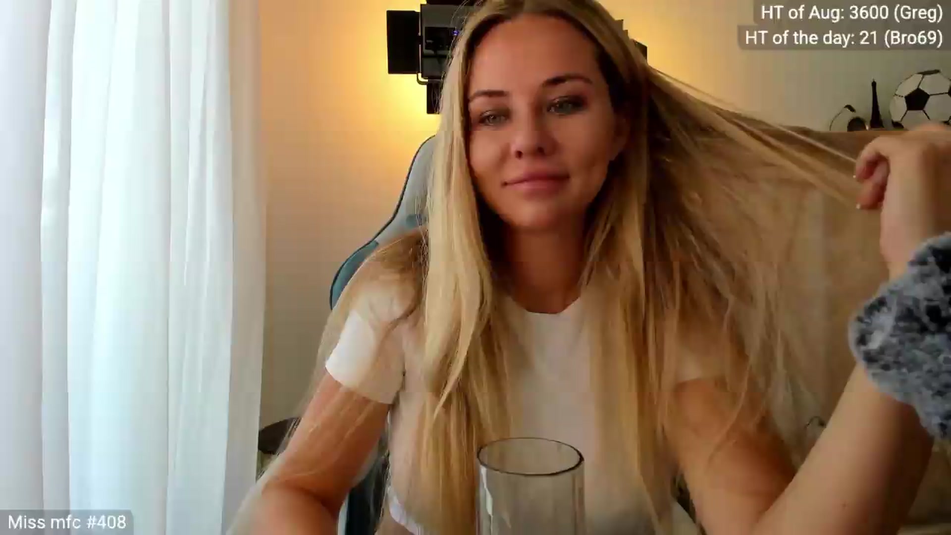 Gallery image thumbnail from Linda_0nline's myfreecams stream on, 08/05/2026, 10:04 image 15 of 20