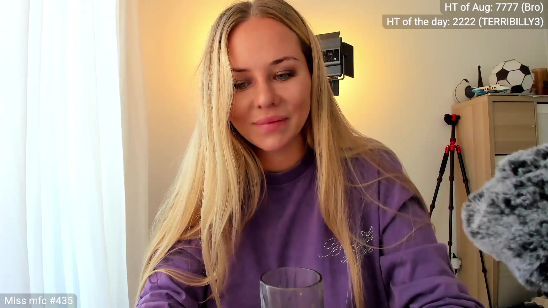Gallery image thumbnail from Linda_0nline's myfreecams stream on, 08/10/2026, 10:56 image 16 of 20