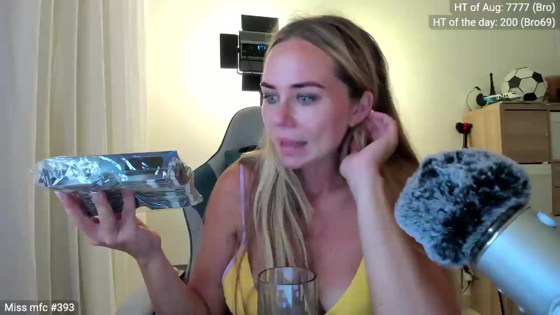 Gallery image thumbnail from Linda_0nline's myfreecams stream on, 08/10/2026, 20:31 image 8 of 20