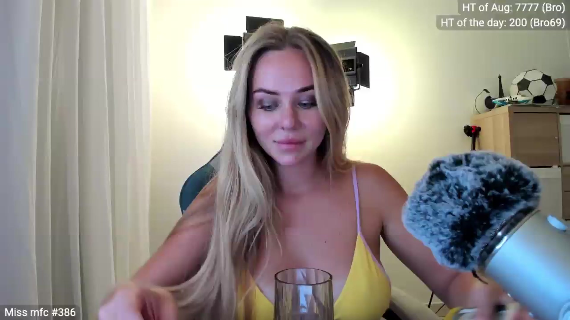 Gallery image thumbnail from Linda_0nline's myfreecams stream on, 08/10/2026, 20:31 image 10 of 20
