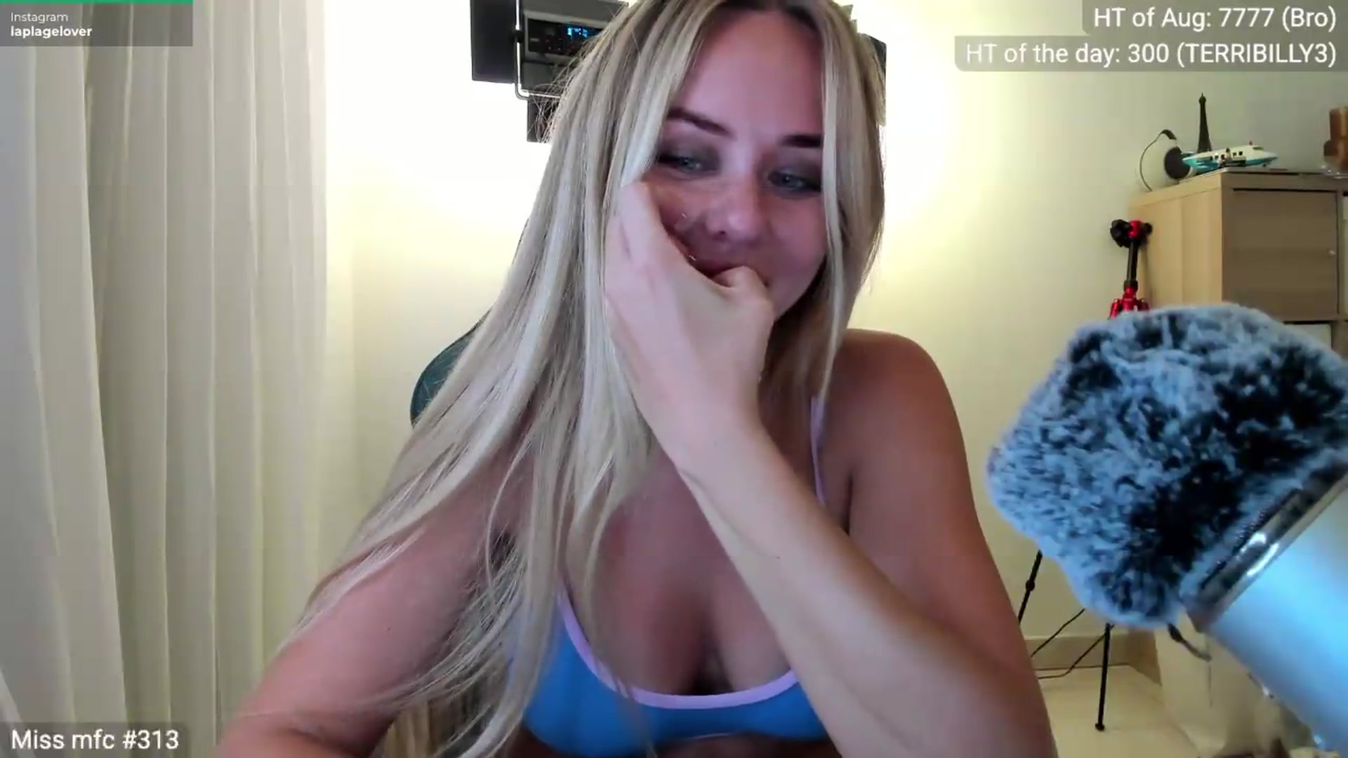 Gallery image thumbnail from Linda_0nline's myfreecams stream on, 08/11/2026, 19:59 image 18 of 20