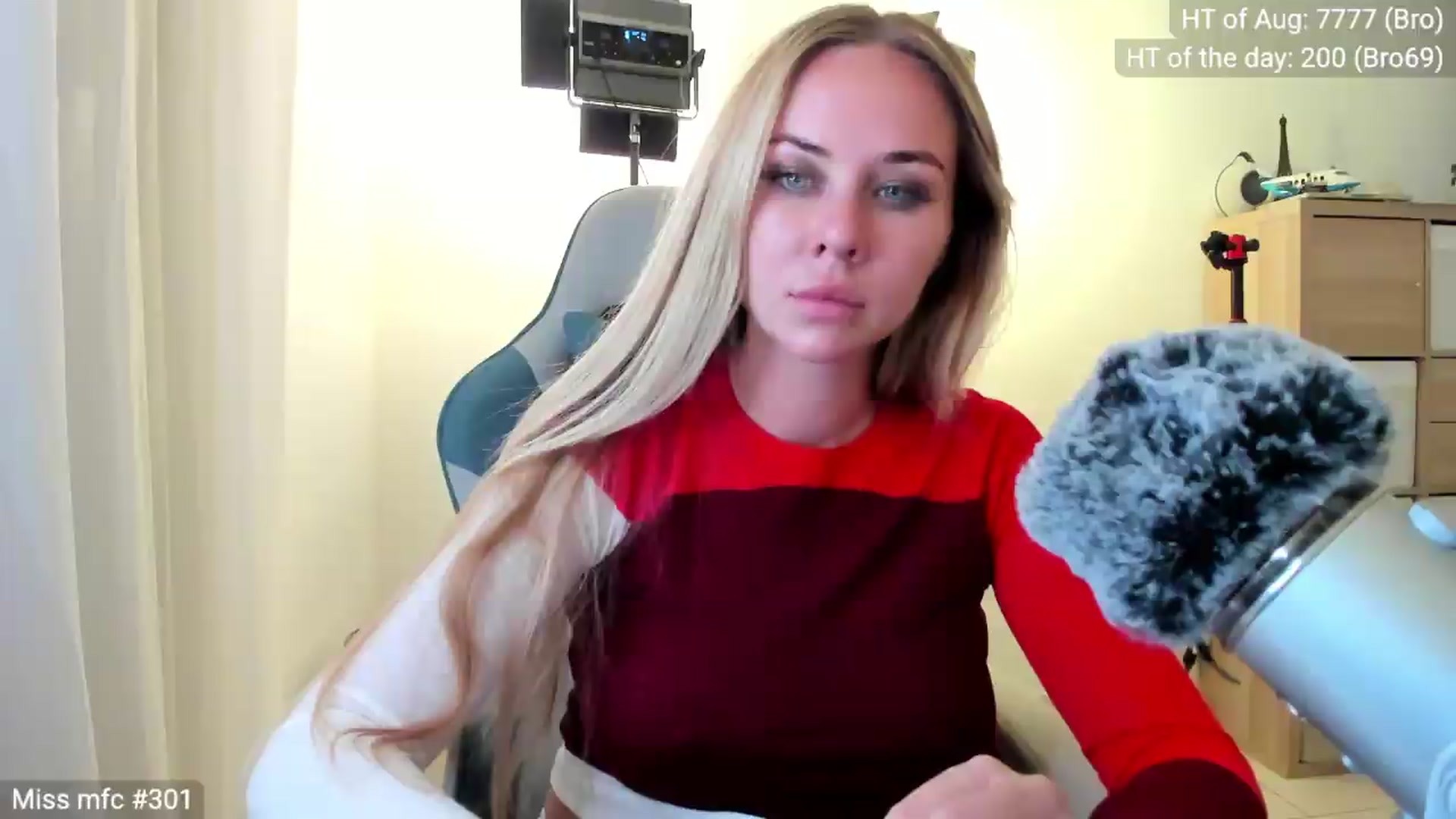 Gallery image thumbnail from Linda_0nline's myfreecams stream on, 08/12/2026, 21:45 image 8 of 20