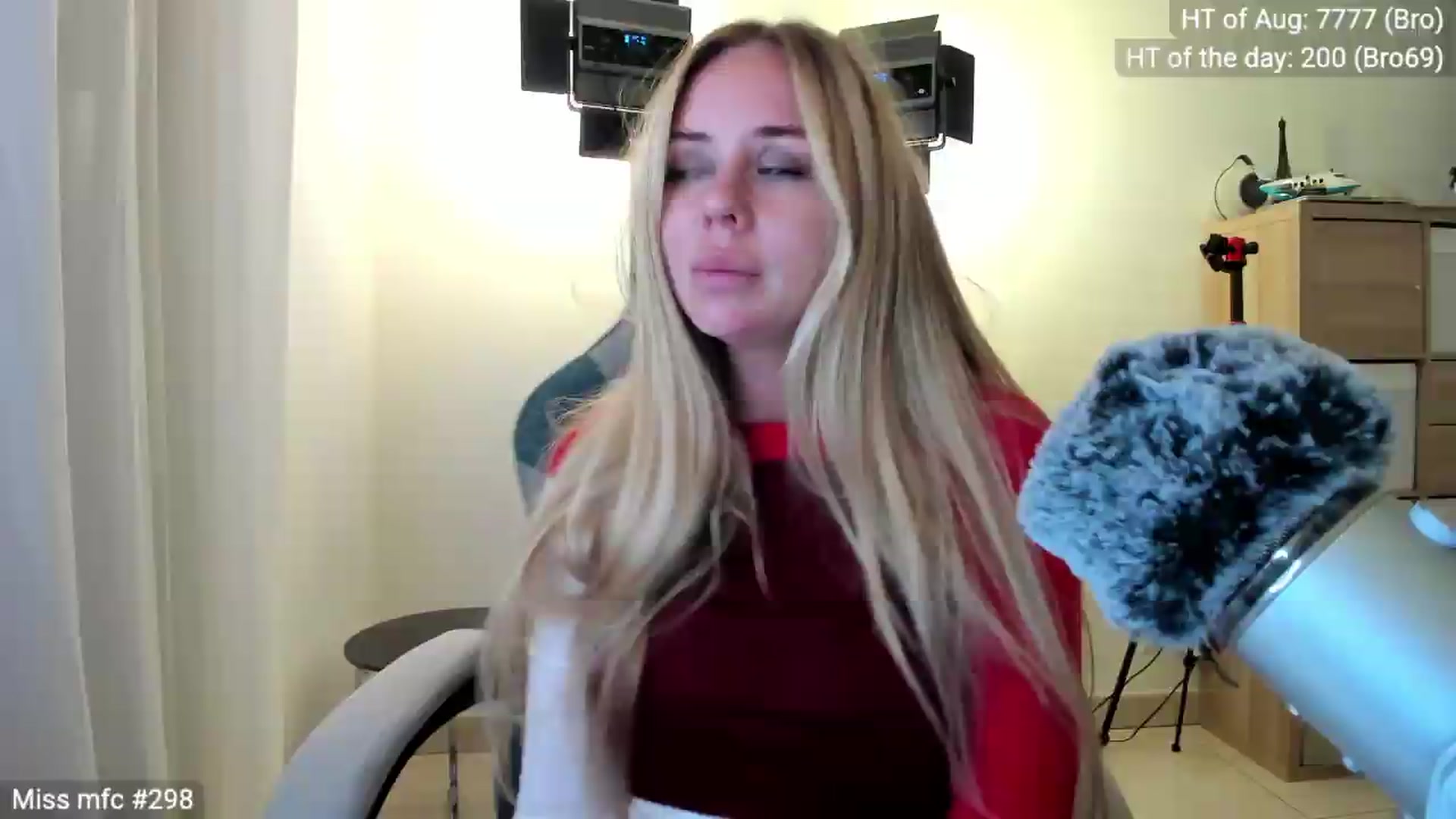 Gallery image thumbnail from Linda_0nline's myfreecams stream on, 08/12/2026, 21:45 image 17 of 20