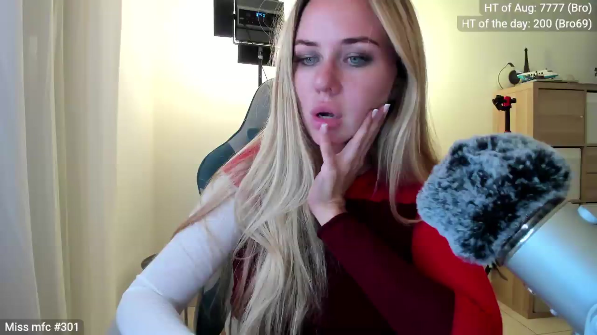 Gallery image thumbnail from Linda_0nline's myfreecams stream on, 08/12/2026, 21:45 image 10 of 20