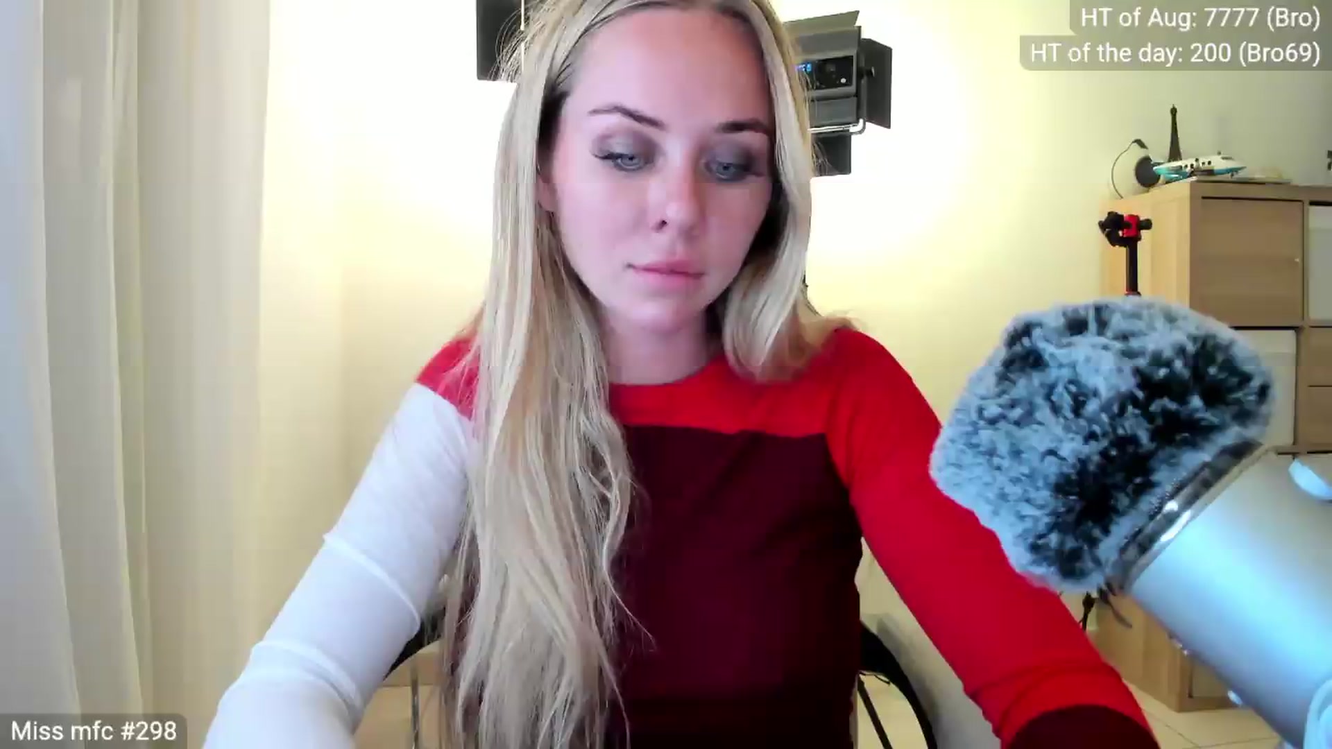 Gallery image thumbnail from Linda_0nline's myfreecams stream on, 08/12/2026, 21:45 image 15 of 20