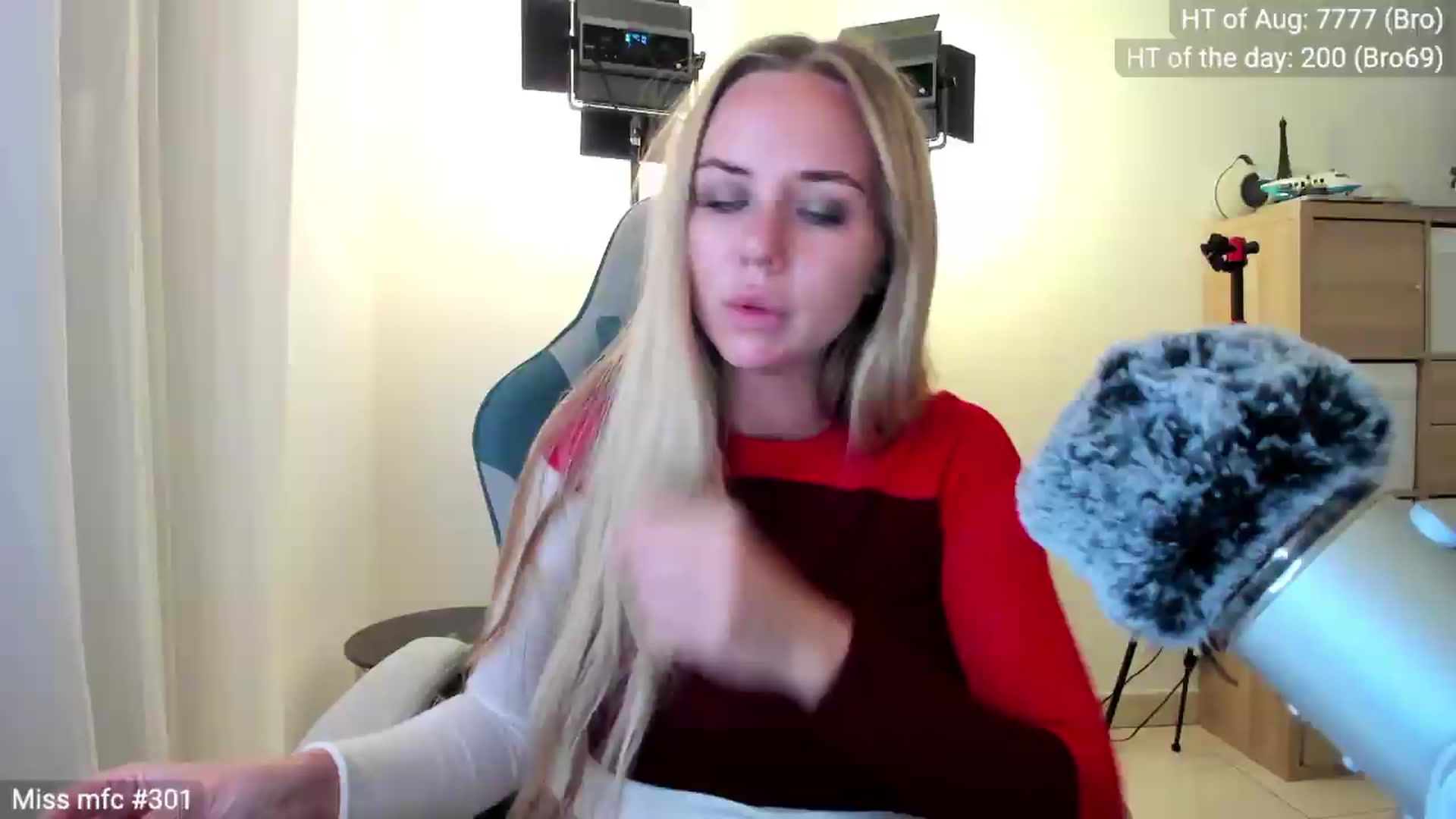 Gallery image thumbnail from Linda_0nline's myfreecams stream on, 08/12/2026, 21:45 image 9 of 20