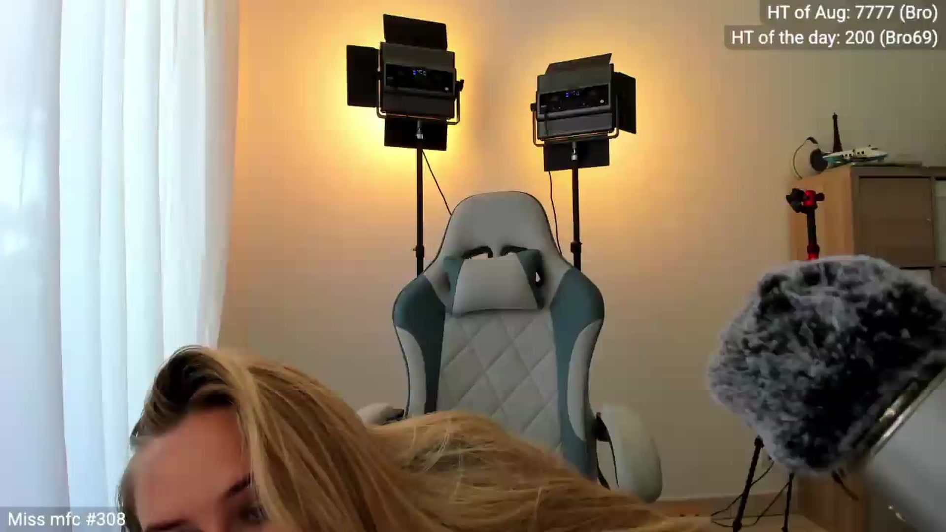 Gallery image thumbnail from Linda_0nline's myfreecams stream on, 08/13/2026, 10:38 image 19 of 20