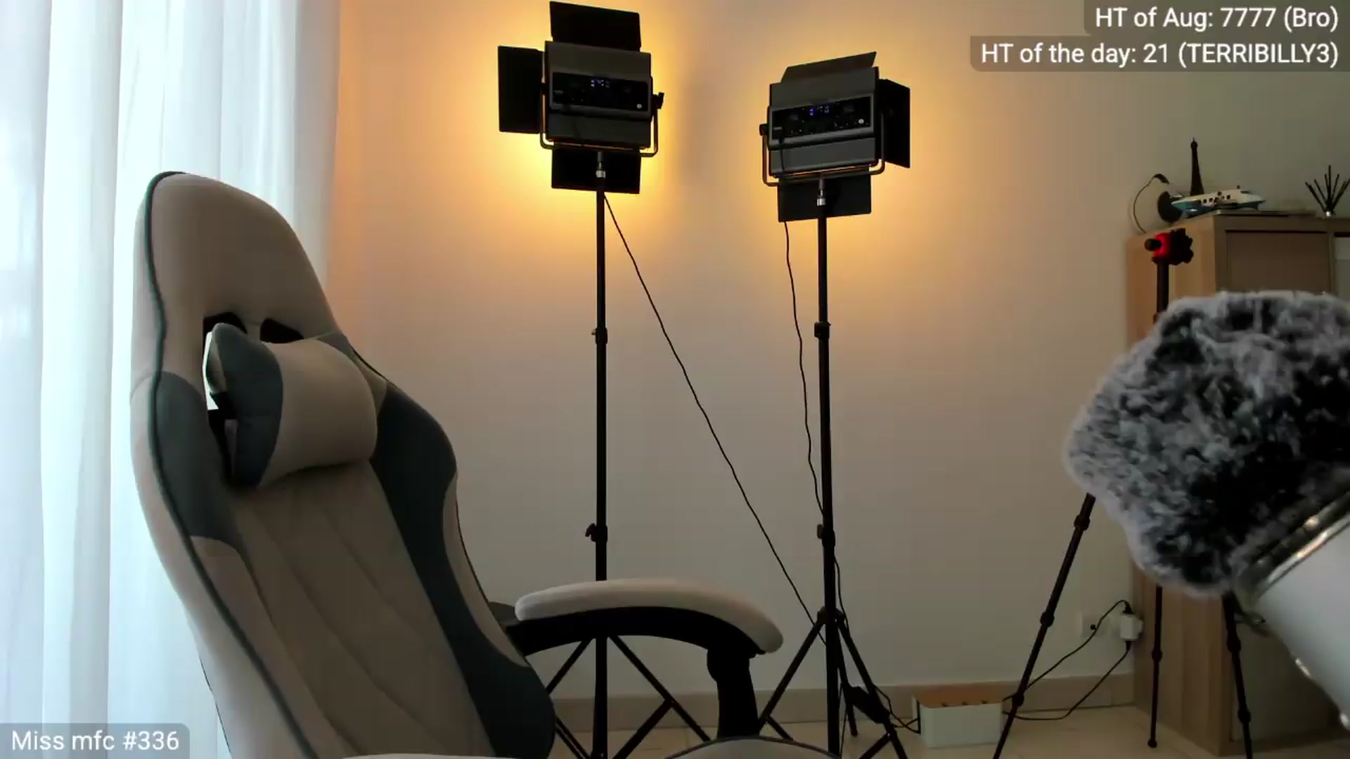 Gallery image thumbnail from Linda_0nline's myfreecams stream on, 08/14/2026, 10:14 image 1 of 20