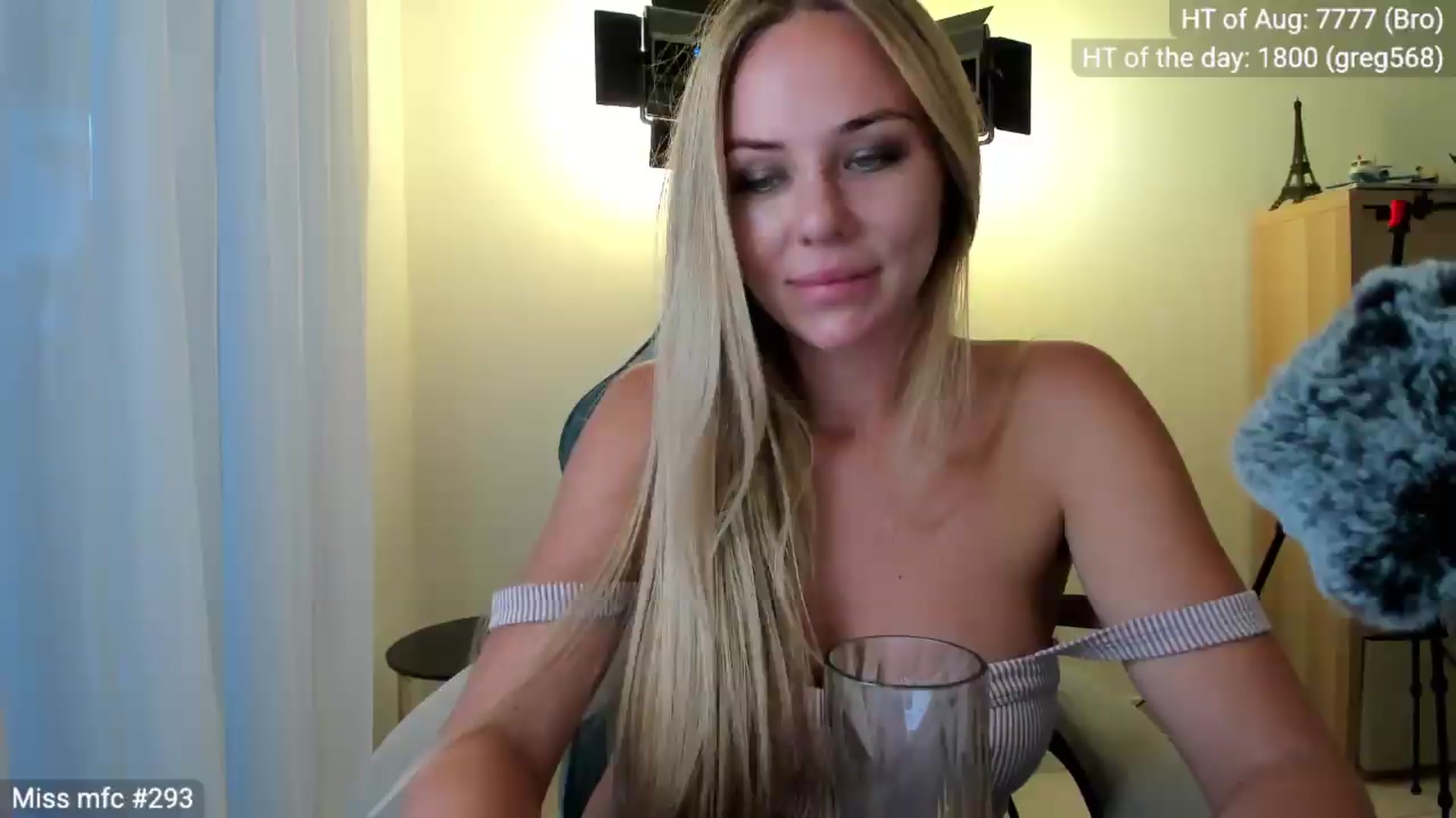 Gallery image thumbnail from Linda_0nline's myfreecams stream on, 08/15/2026, 18:57 image 13 of 20