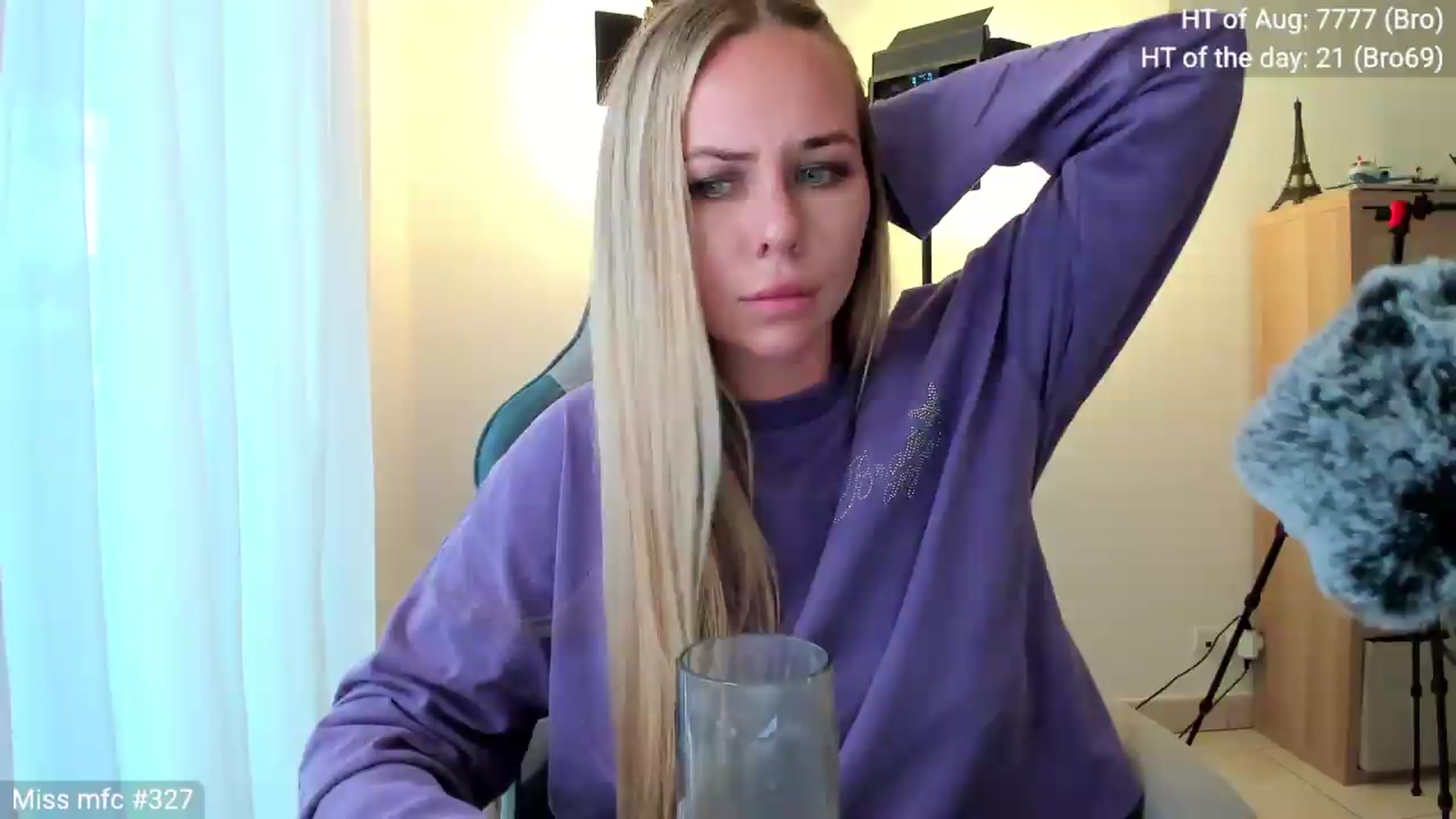 Gallery image thumbnail from Linda_0nline's myfreecams stream on, 08/15/2026, 18:57 image 3 of 20