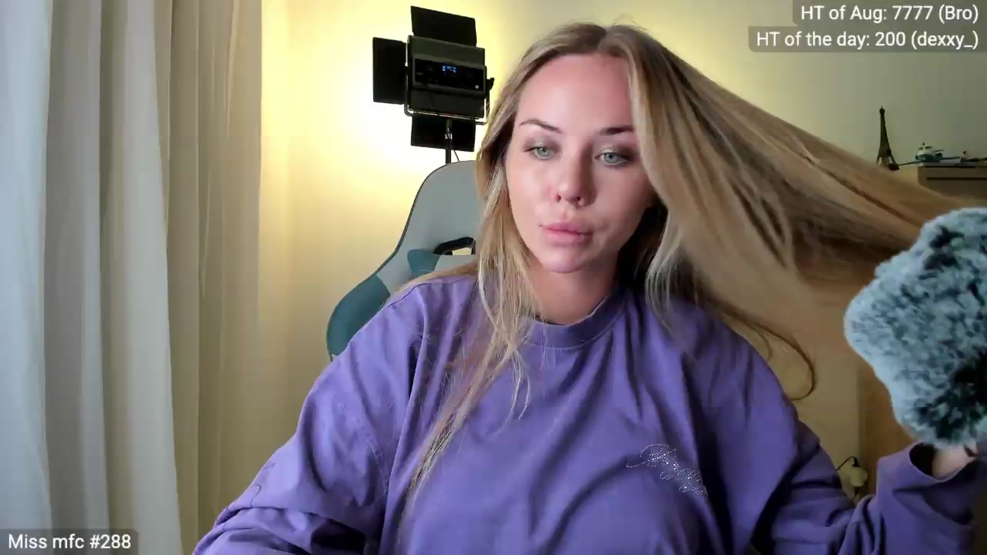 Gallery image thumbnail from Linda_0nline's myfreecams stream on, 08/16/2026, 18:55 image 19 of 20