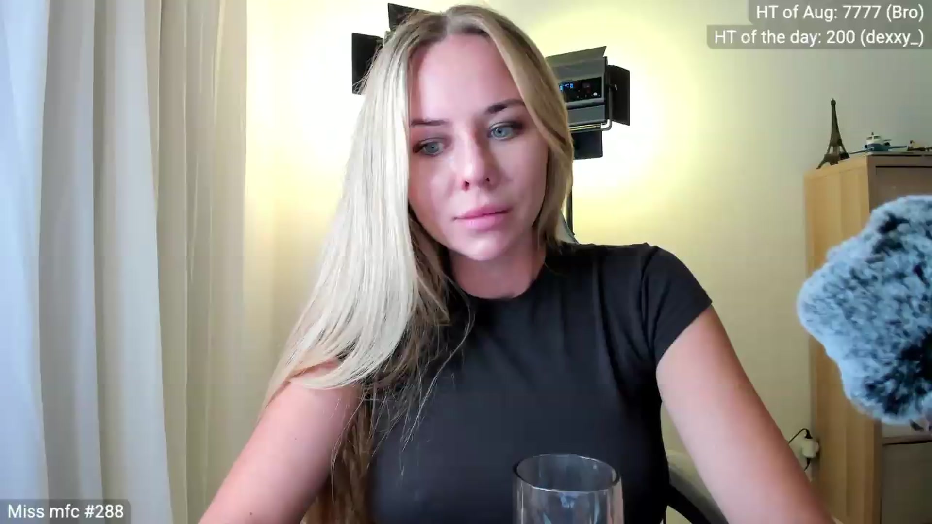 Gallery image thumbnail from Linda_0nline's myfreecams stream on, 08/16/2026, 18:55 image 5 of 20