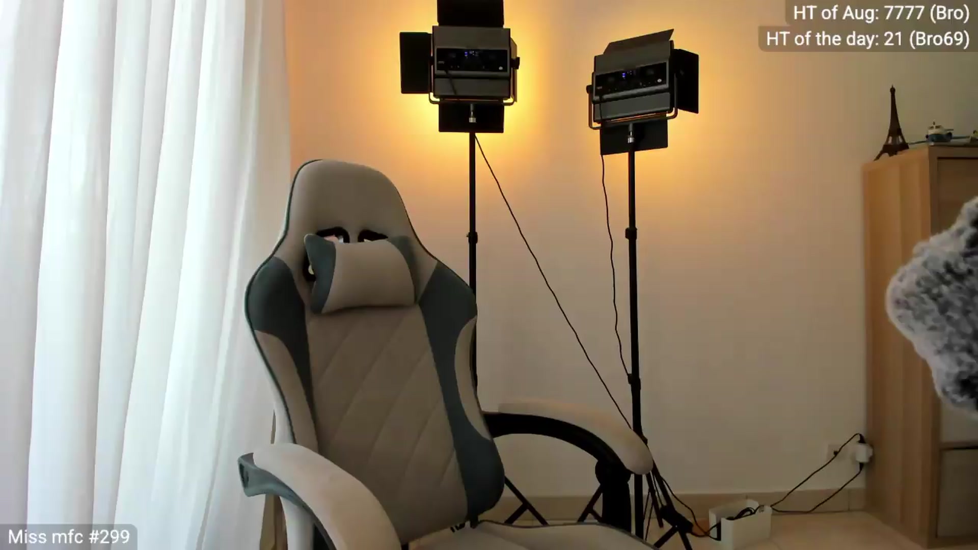Gallery image thumbnail from Linda_0nline's myfreecams stream on, 08/17/2026, 10:54 image 4 of 20