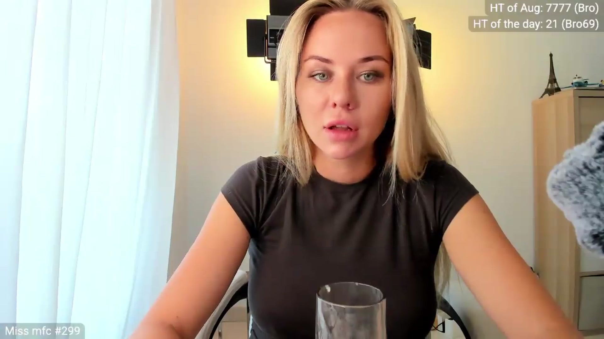Gallery image thumbnail from Linda_0nline's myfreecams stream on, 08/17/2026, 10:54 image 7 of 20