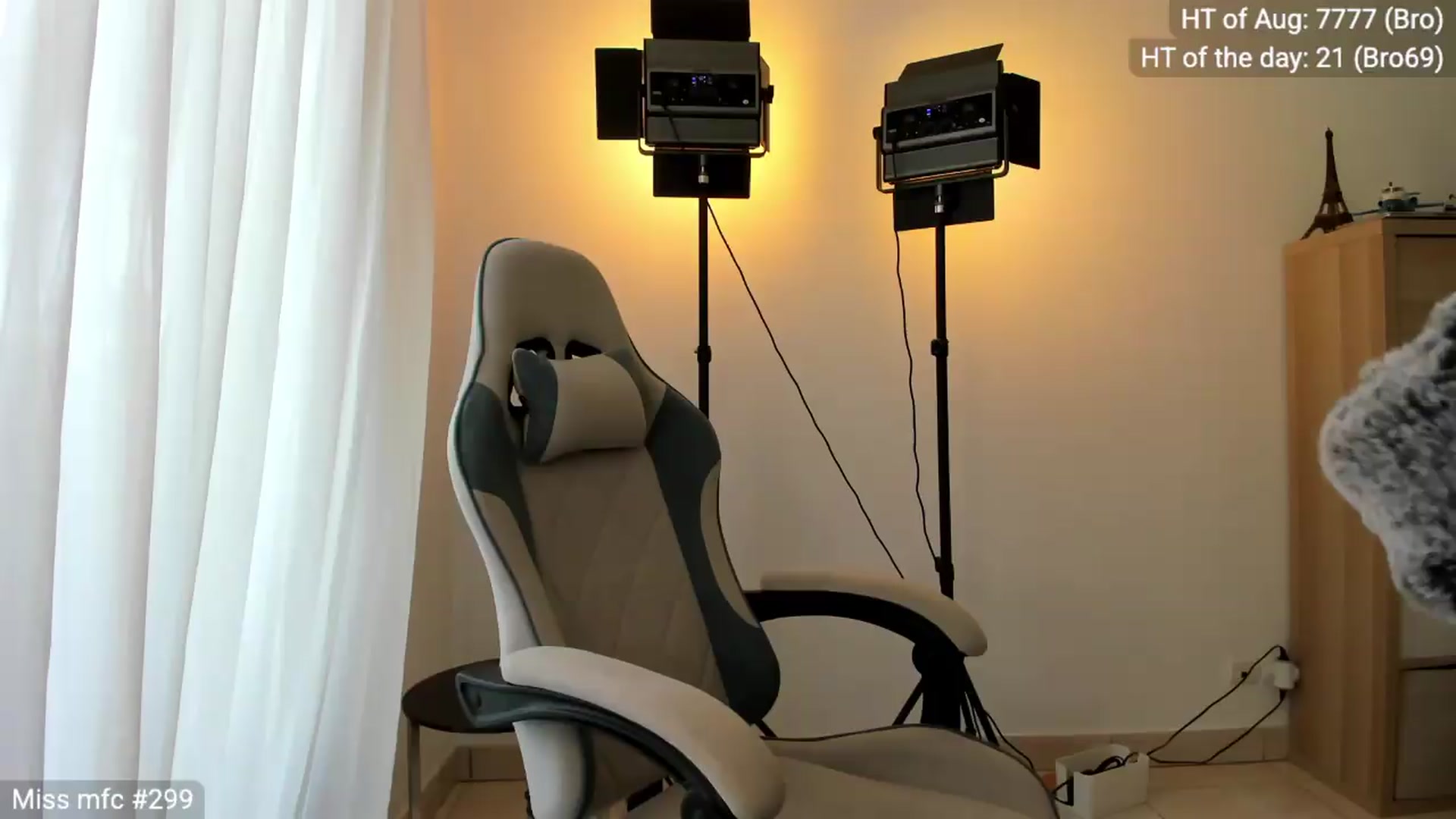 Gallery image thumbnail from Linda_0nline's myfreecams stream on, 08/17/2026, 10:54 image 5 of 20