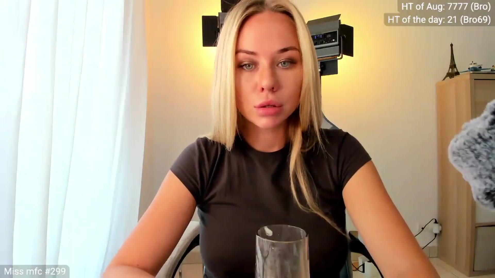 Gallery image thumbnail from Linda_0nline's myfreecams stream on, 08/17/2026, 10:54 image 6 of 20