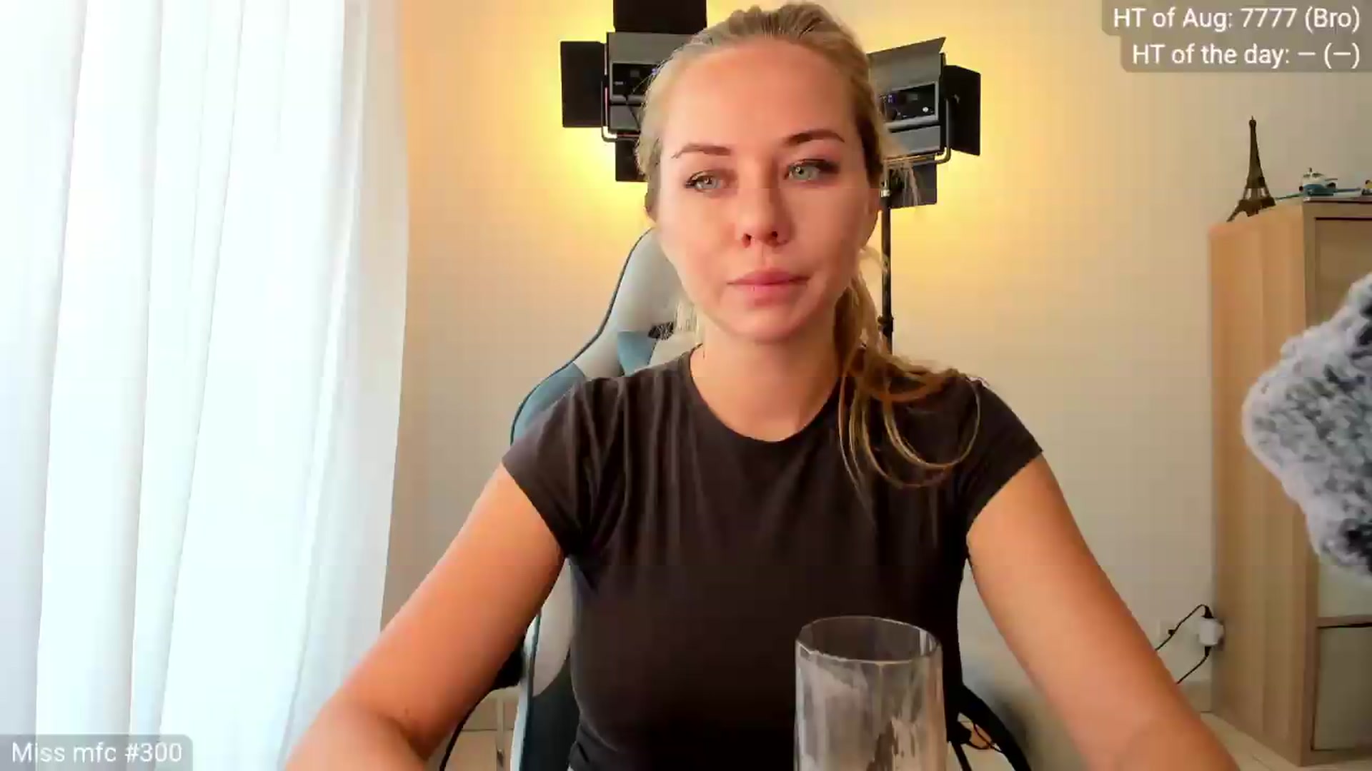 Gallery image thumbnail from Linda_0nline's myfreecams stream on, 08/17/2026, 10:54 image 1 of 20