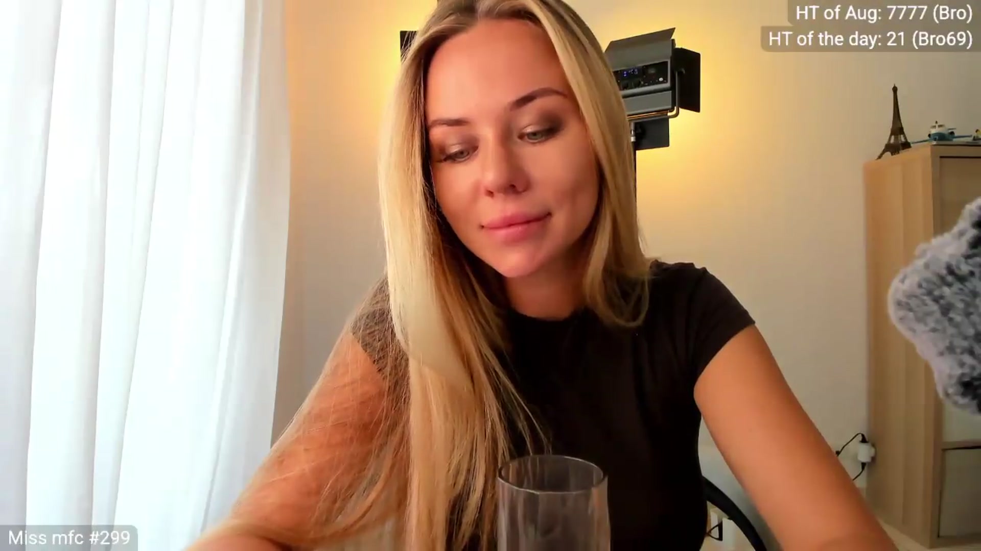 Gallery image thumbnail from Linda_0nline's myfreecams stream on, 08/17/2026, 10:54 image 11 of 20