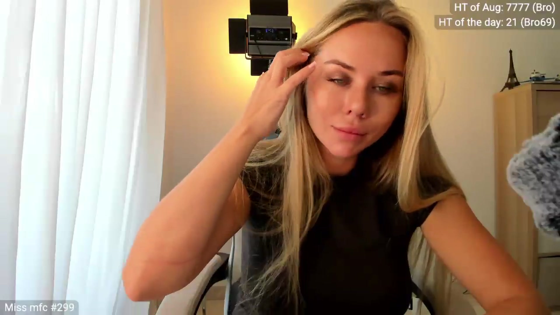 Gallery image thumbnail from Linda_0nline's myfreecams stream on, 08/17/2026, 10:54 image 13 of 20