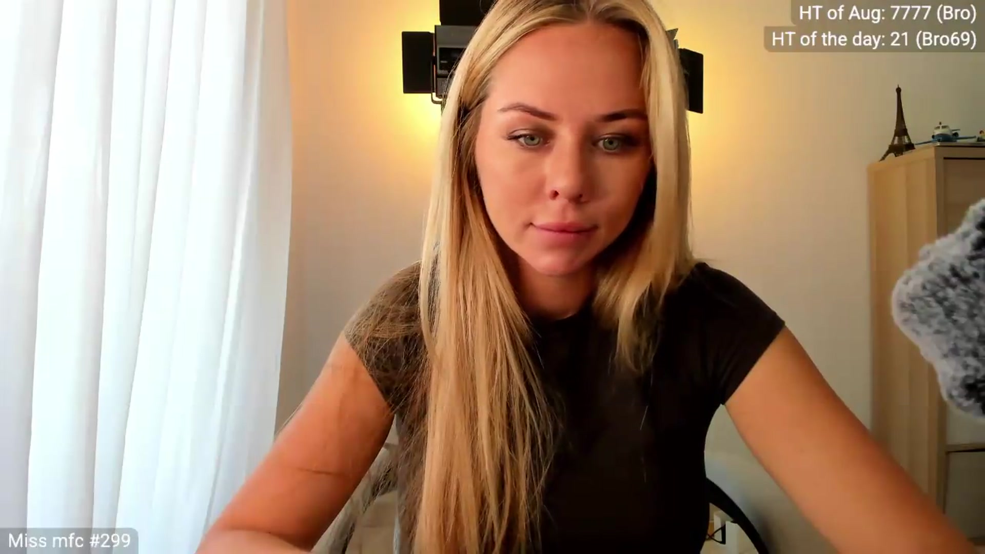 Gallery image thumbnail from Linda_0nline's myfreecams stream on, 08/17/2026, 10:54 image 12 of 20
