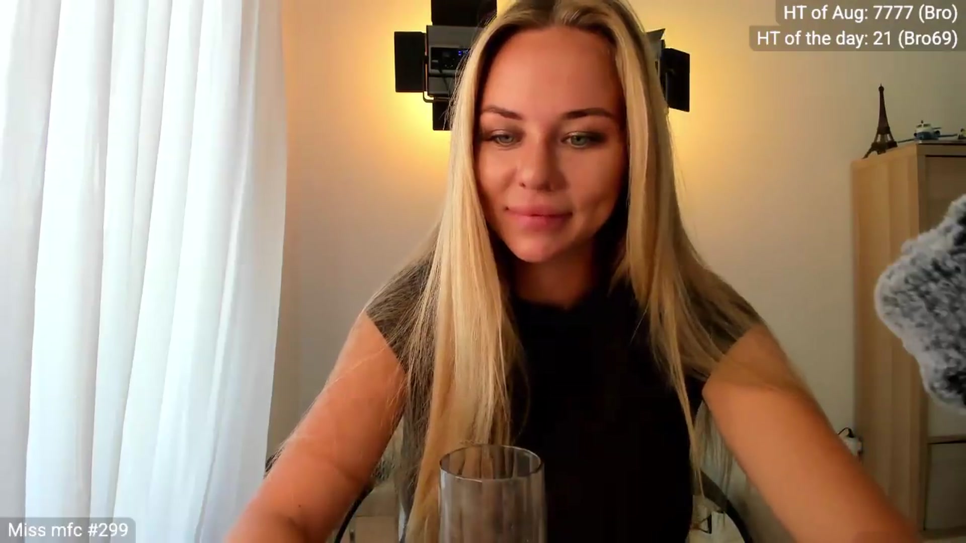 Gallery image thumbnail from Linda_0nline's myfreecams stream on, 08/17/2026, 10:54 image 8 of 20