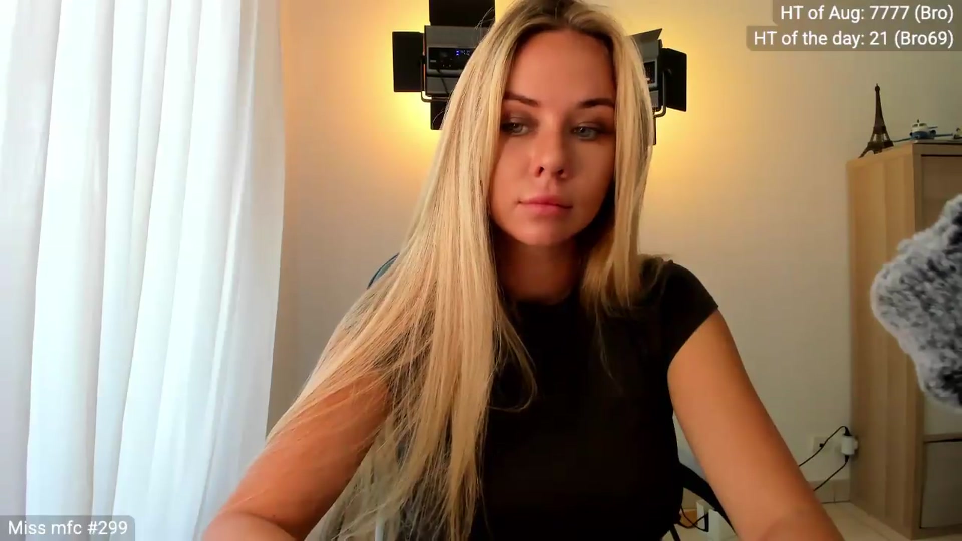 Gallery image thumbnail from Linda_0nline's myfreecams stream on, 08/17/2026, 10:54 image 14 of 20