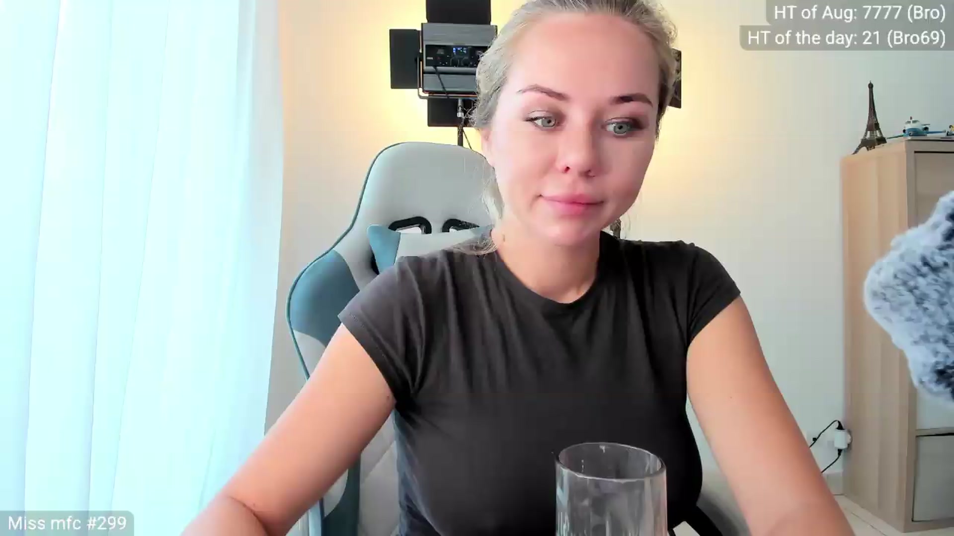 Gallery image thumbnail from Linda_0nline's myfreecams stream on, 08/17/2026, 10:54 image 3 of 20