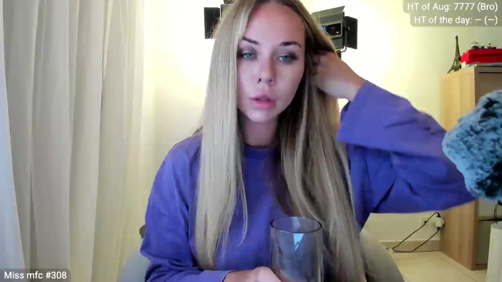 Gallery image thumbnail from Linda_0nline's myfreecams stream on, 08/17/2026, 18:55 image 5 of 20