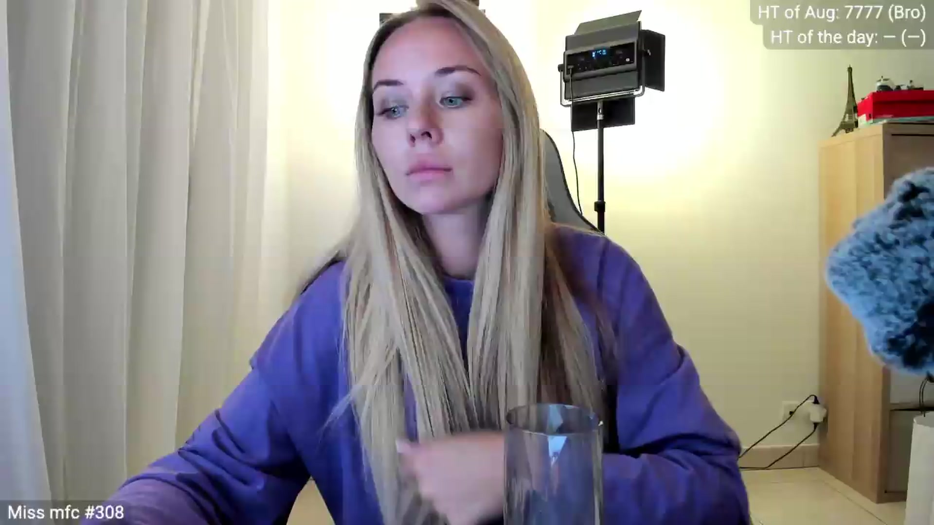 Gallery image thumbnail from Linda_0nline's myfreecams stream on, 08/17/2026, 18:55 image 6 of 20