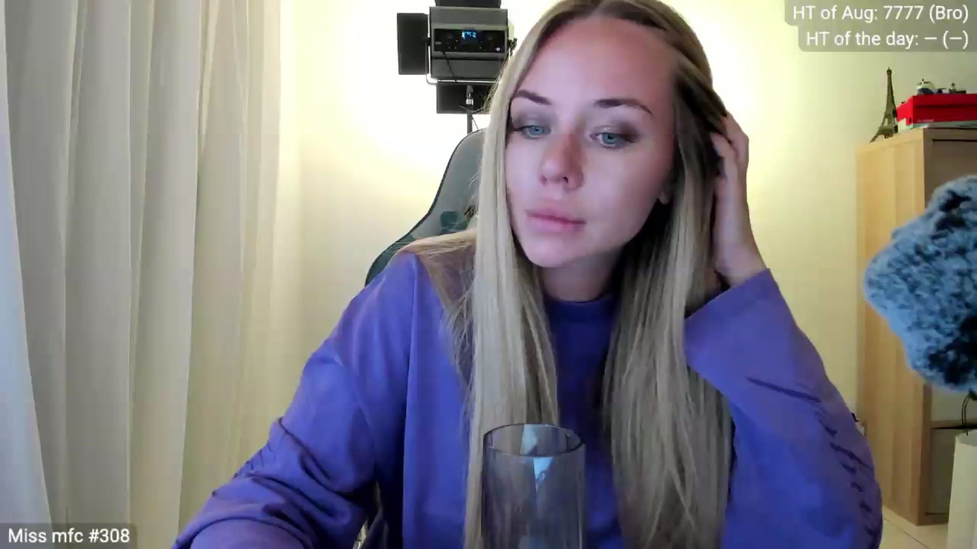 Gallery image thumbnail from Linda_0nline's myfreecams stream on, 08/17/2026, 18:55 image 8 of 20
