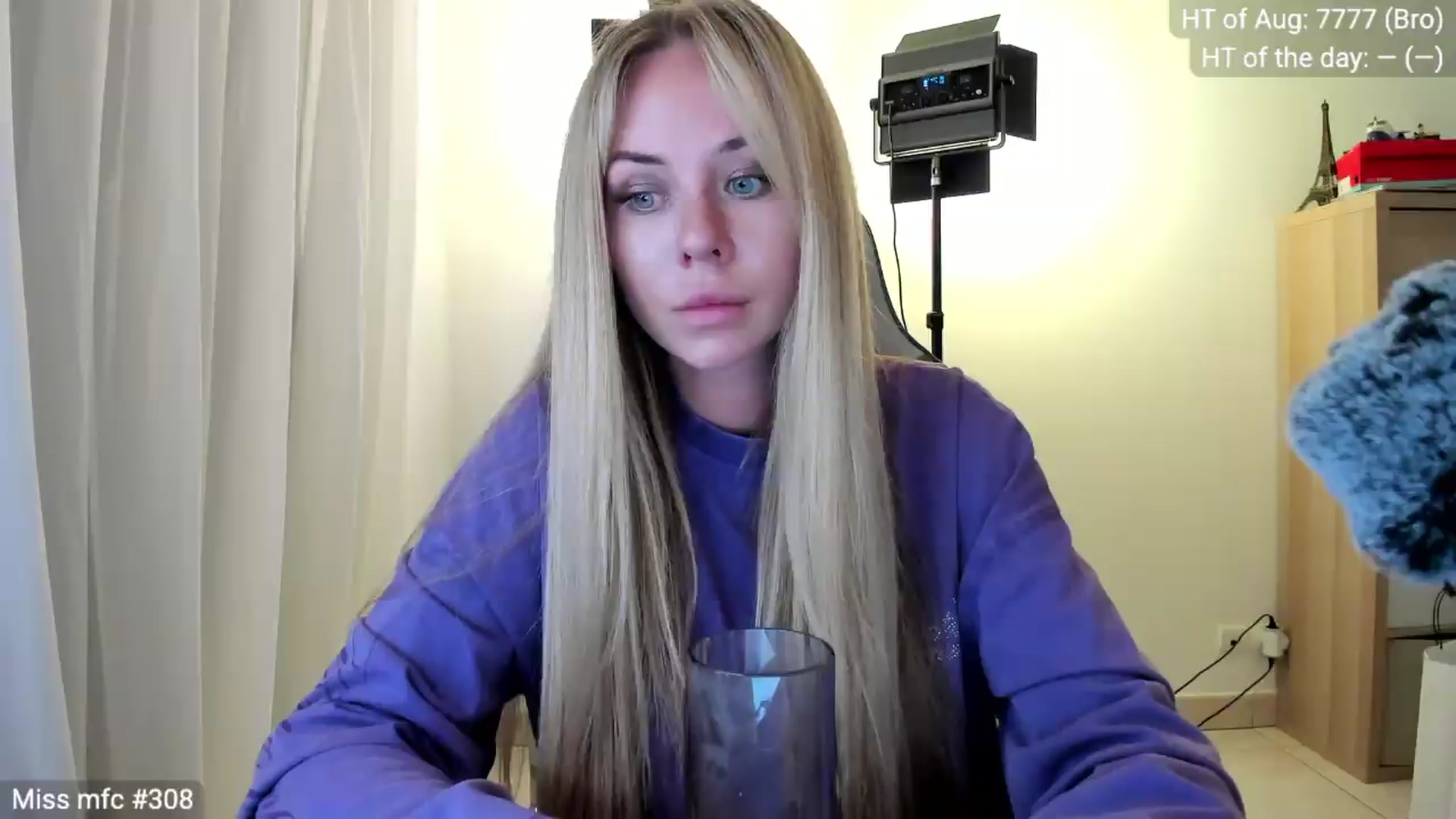 Gallery image thumbnail from Linda_0nline's myfreecams stream on, 08/17/2026, 18:55 image 4 of 20